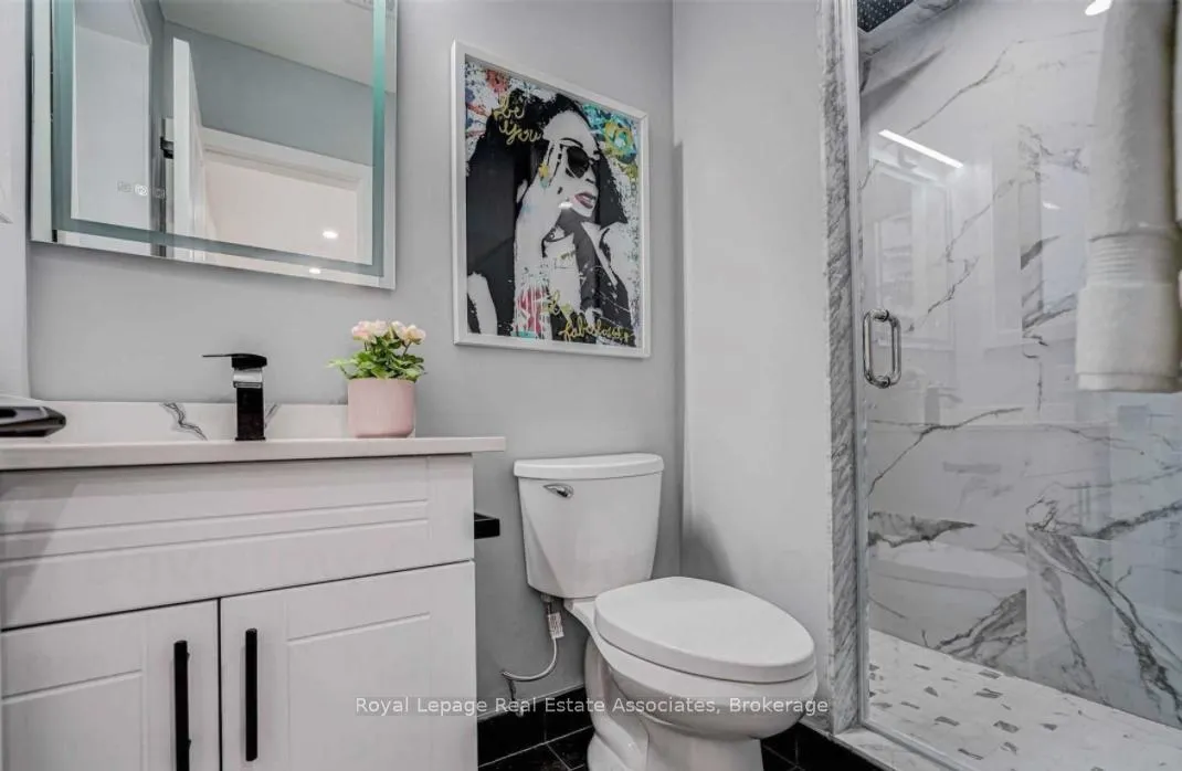 Photo 12 of 21 Davistow Crescent, Etobicoke, Mount Olive-Silverstone-Jamestown — HOMEH
