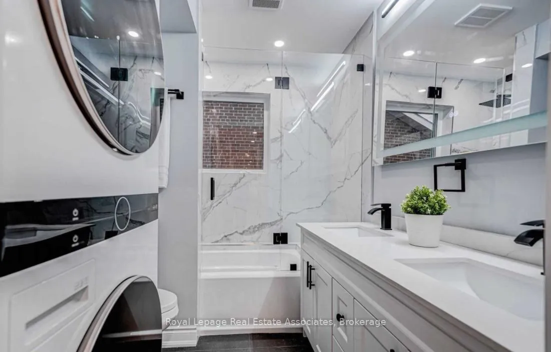Photo 14 of 21 Davistow Crescent, Etobicoke, Mount Olive-Silverstone-Jamestown — HOMEH