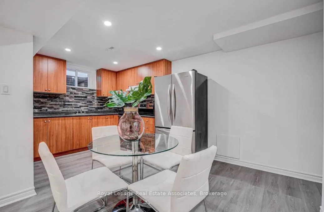 Photo 19 of 21 Davistow Crescent, Etobicoke, Mount Olive-Silverstone-Jamestown — HOMEH