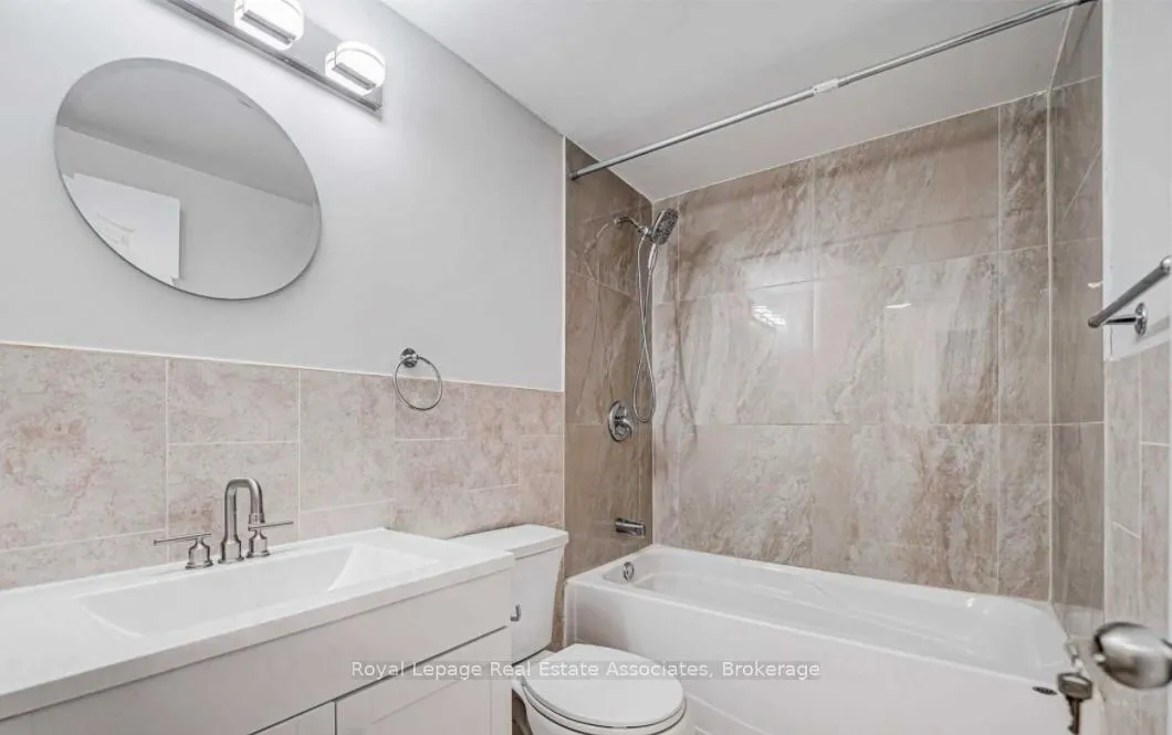 Photo 22 of 21 Davistow Crescent, Etobicoke, Mount Olive-Silverstone-Jamestown — HOMEH