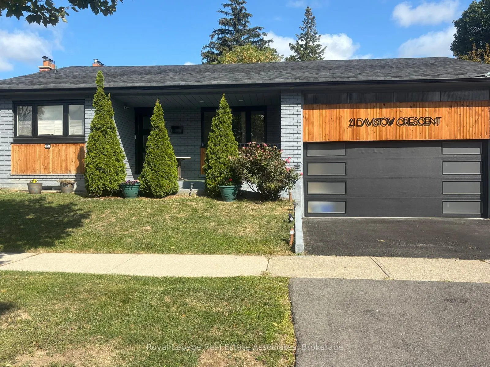 Photo 27 of 21 Davistow Crescent, Etobicoke, Mount Olive-Silverstone-Jamestown — HOMEH
