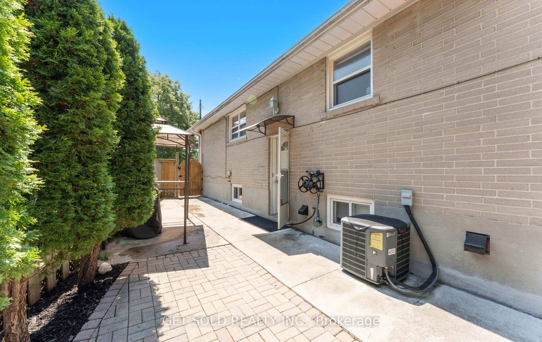 Photo 17 of Unit basement, 40 Barkwin Drive, Etobicoke, Thistletown-Beaumonde Heights — HOMEH