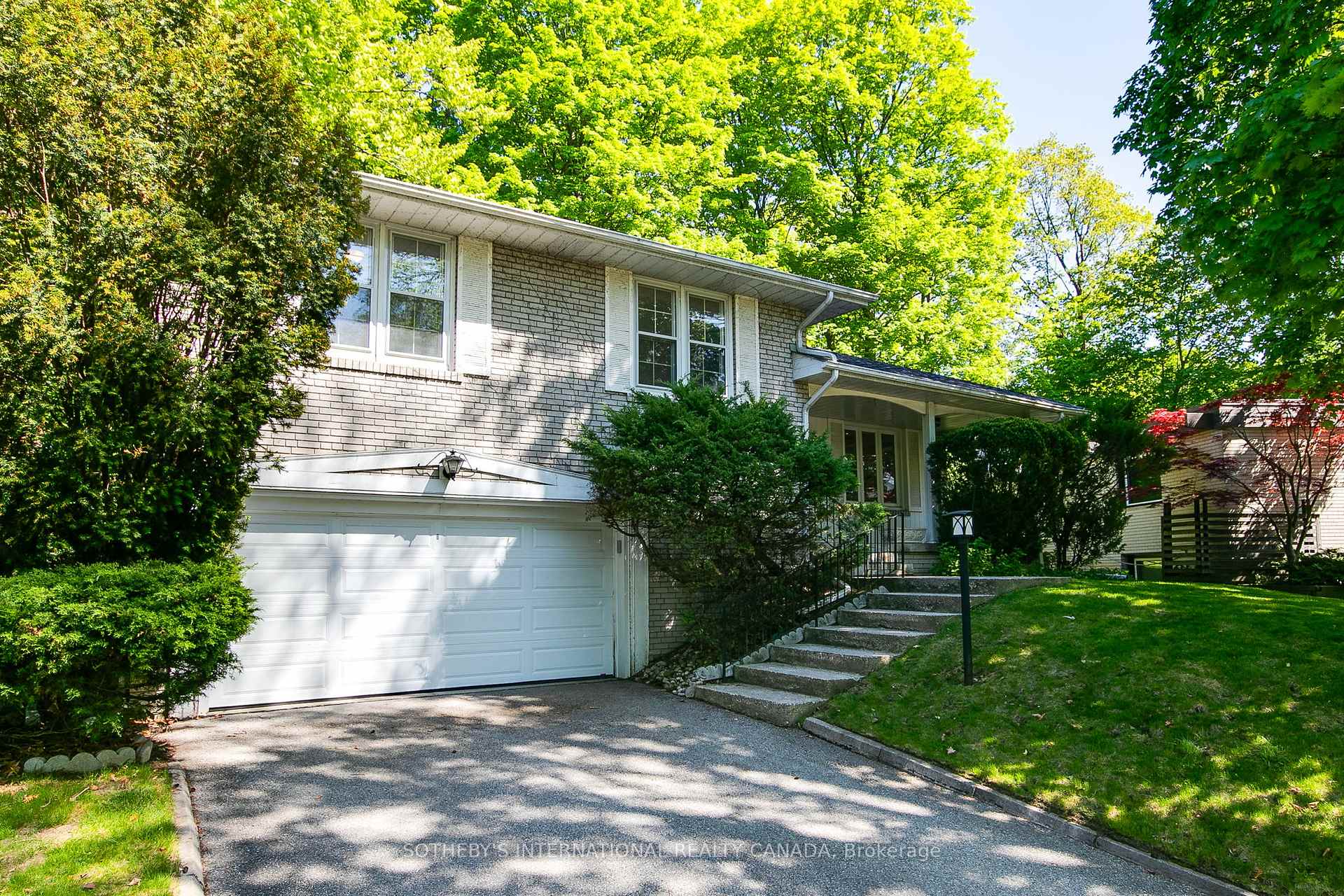 Photo 1 of 9 Queensborough Crescent, Etobicoke, Willowridge-Martingrove-Richview — HOMEH