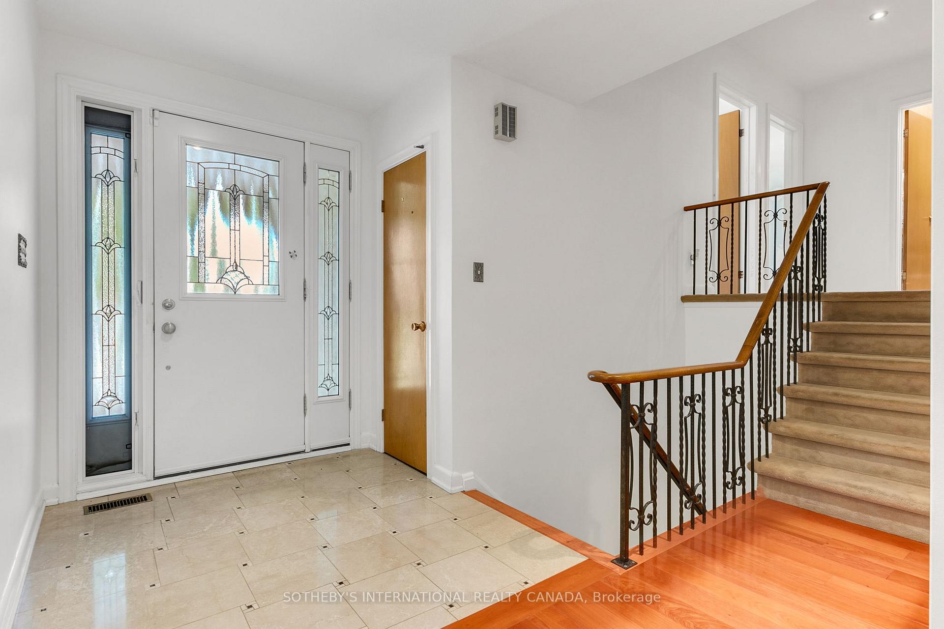 Photo 5 of 9 Queensborough Crescent, Etobicoke, Willowridge-Martingrove-Richview — HOMEH