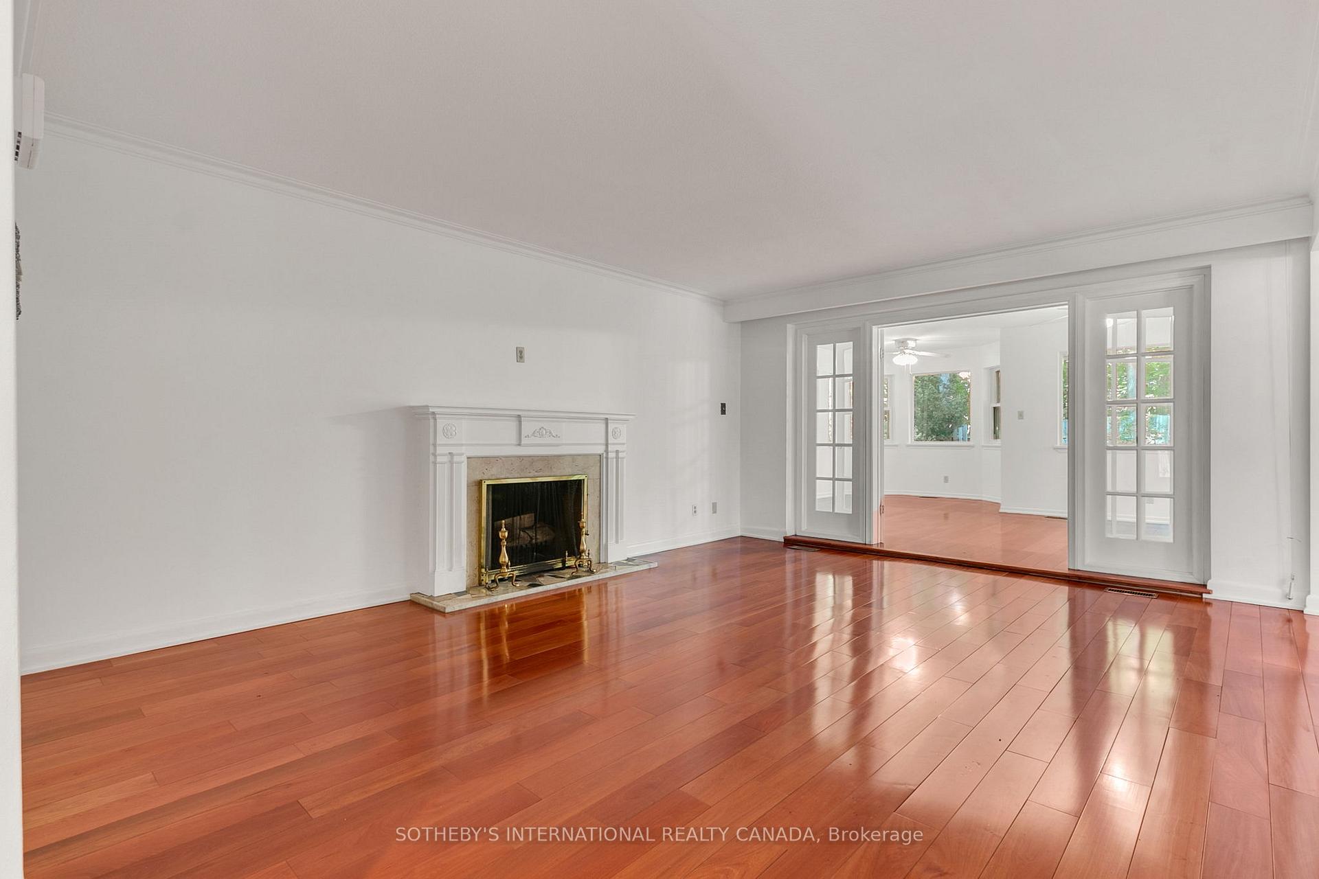 Photo 6 of 9 Queensborough Crescent, Etobicoke, Willowridge-Martingrove-Richview — HOMEH
