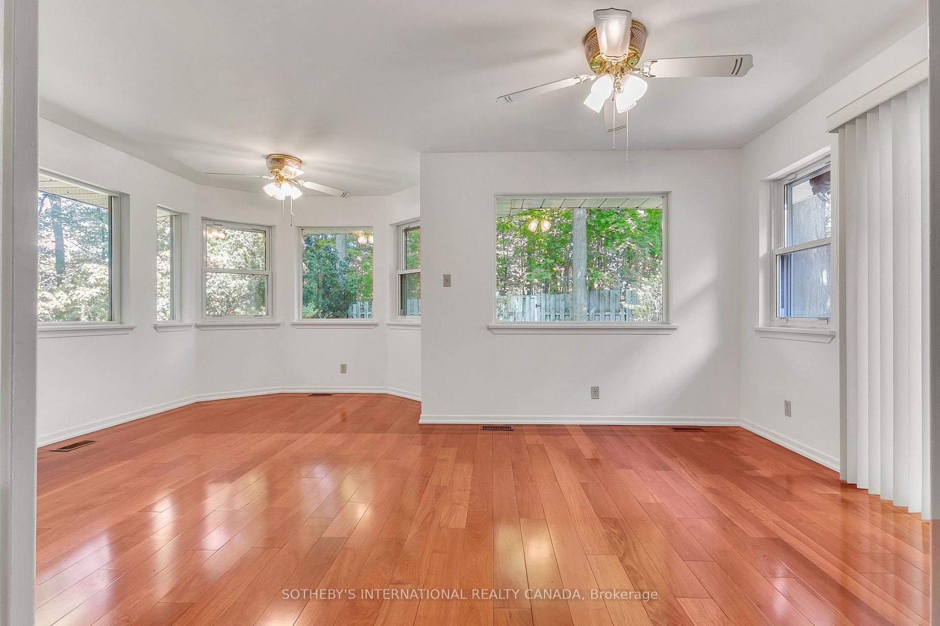 Photo 15 of 9 Queensborough Crescent, Etobicoke, Willowridge-Martingrove-Richview — HOMEH
