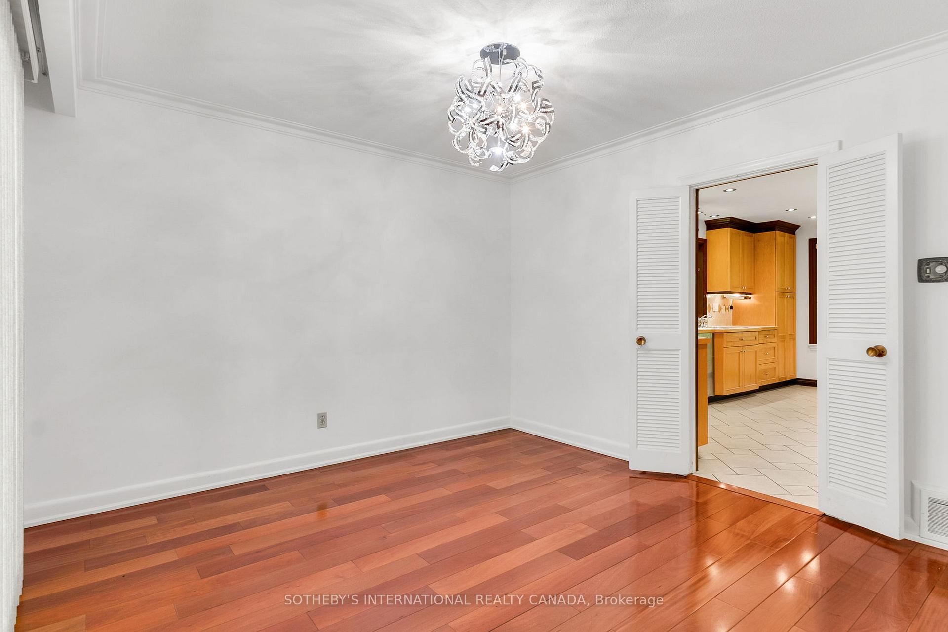 Photo 12 of 9 Queensborough Crescent, Etobicoke, Willowridge-Martingrove-Richview — HOMEH