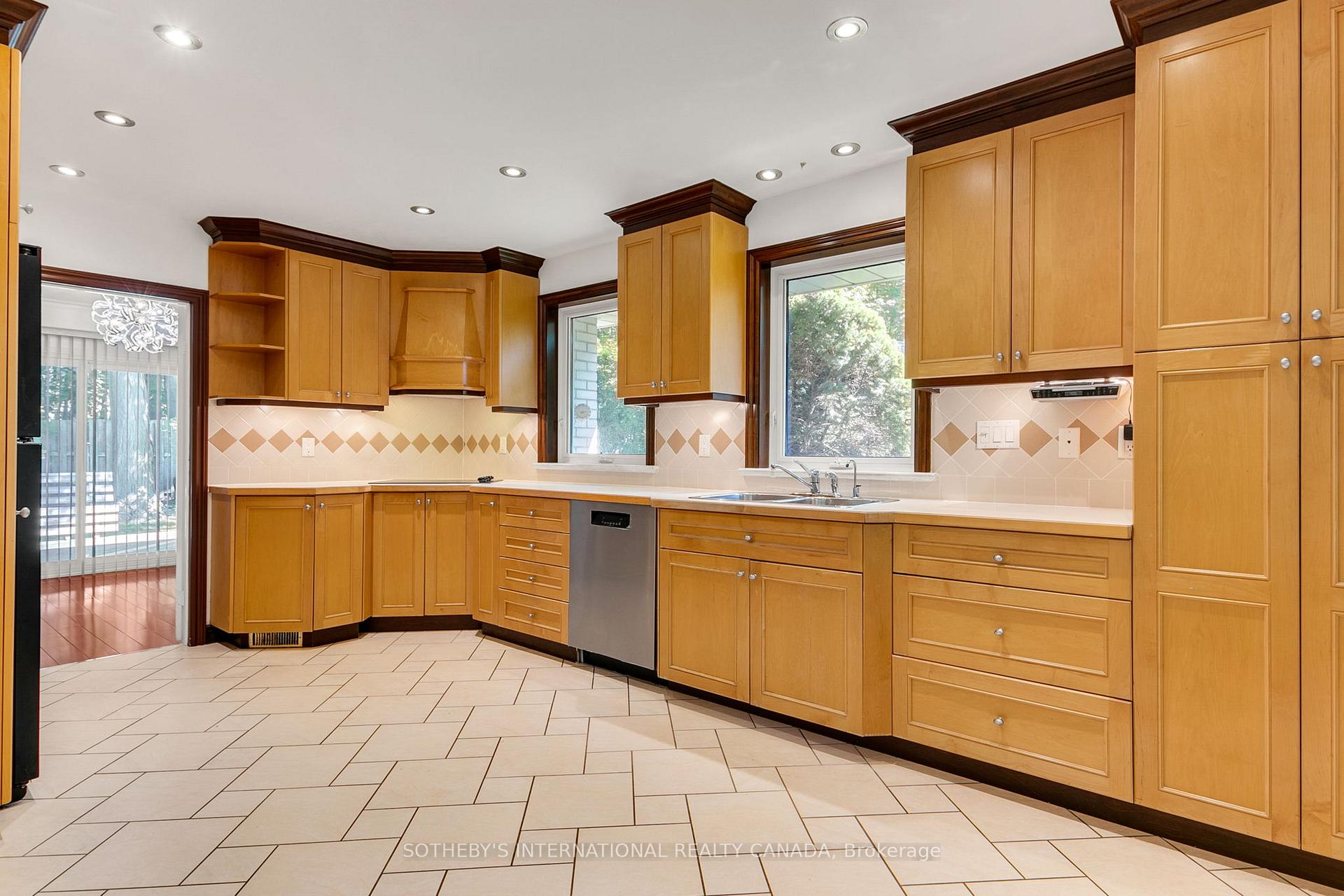 Photo 26 of 9 Queensborough Crescent, Etobicoke, Willowridge-Martingrove-Richview — HOMEH