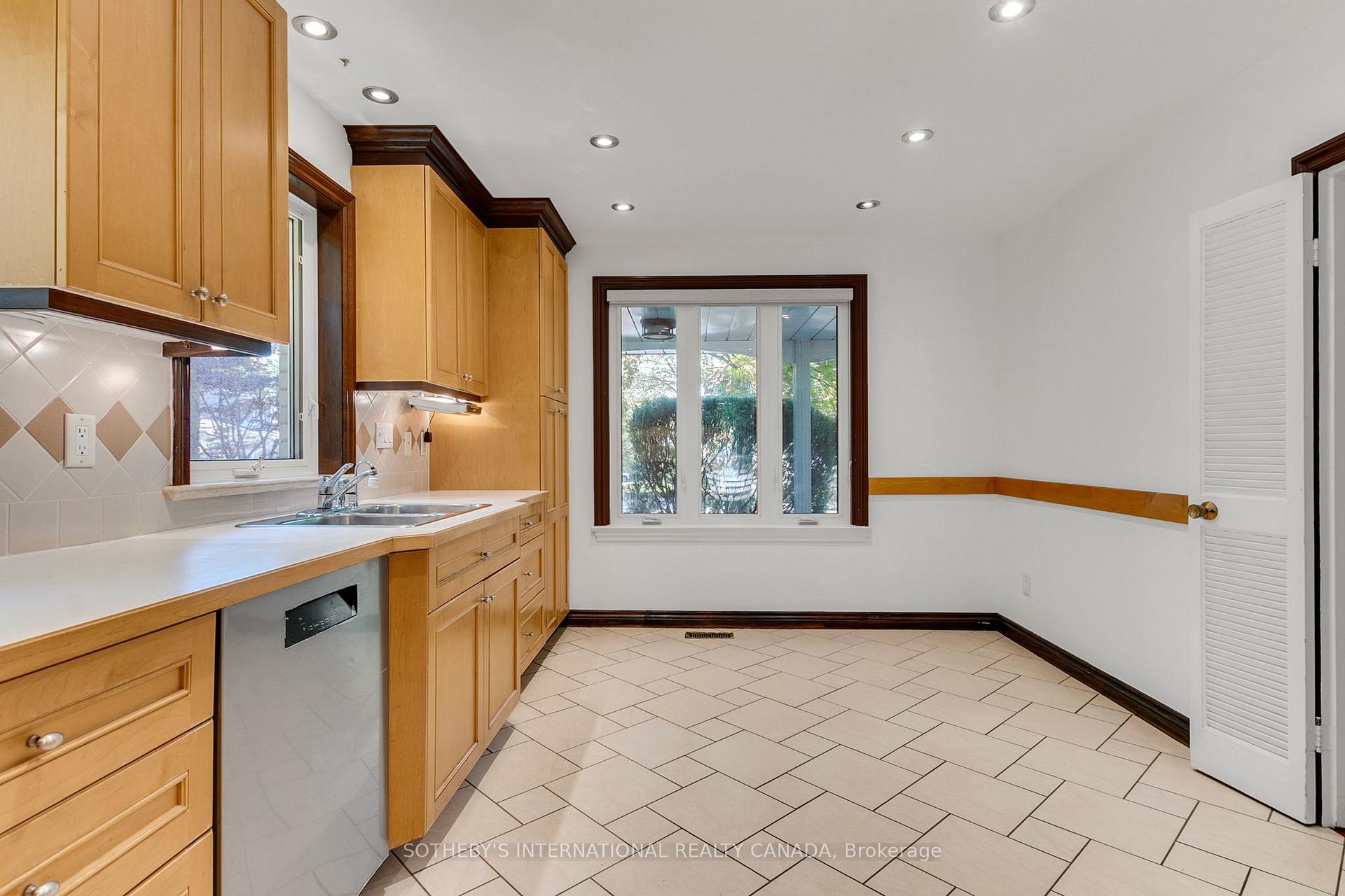Photo 29 of 9 Queensborough Crescent, Etobicoke, Willowridge-Martingrove-Richview — HOMEH