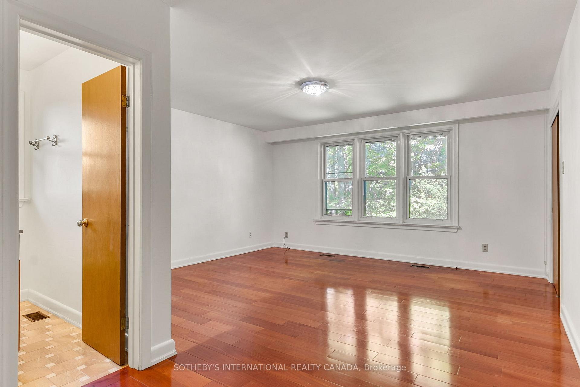 Photo 21 of 9 Queensborough Crescent, Etobicoke, Willowridge-Martingrove-Richview — HOMEH