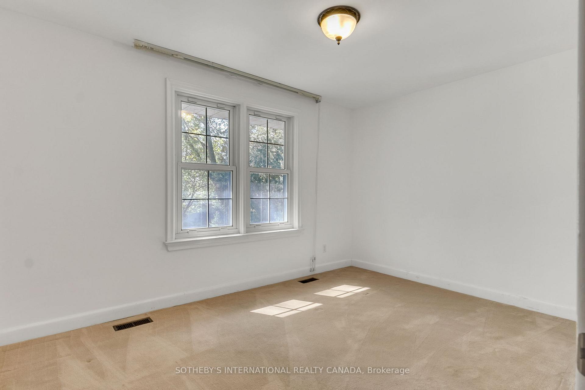 Photo 18 of 9 Queensborough Crescent, Etobicoke, Willowridge-Martingrove-Richview — HOMEH