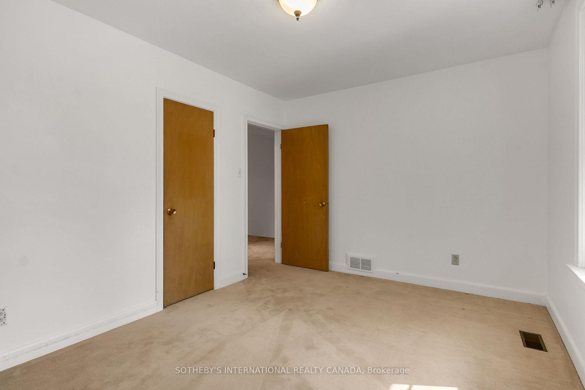 Photo 17 of 9 Queensborough Crescent, Etobicoke, Willowridge-Martingrove-Richview — HOMEH