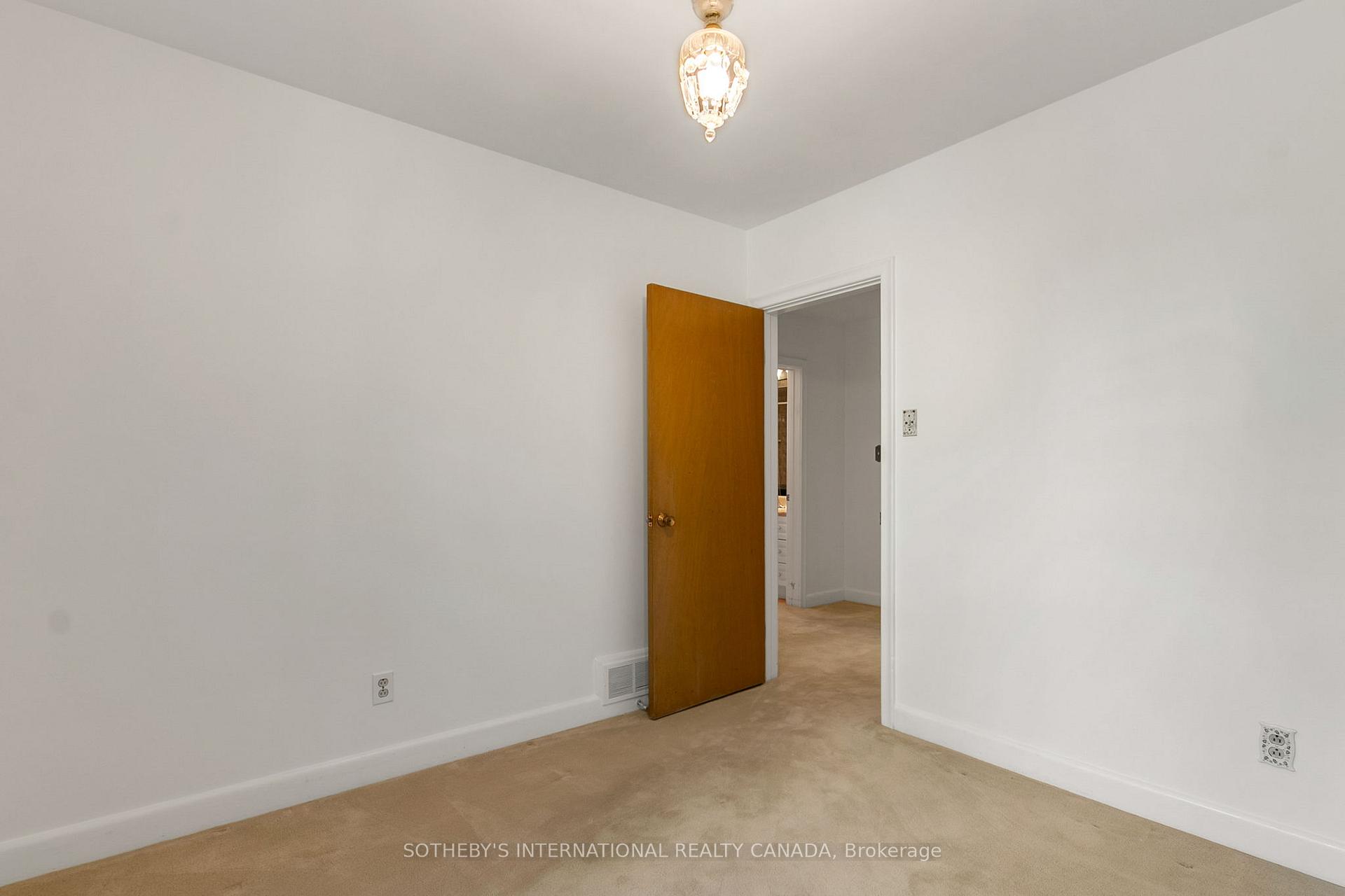 Photo 20 of 9 Queensborough Crescent, Etobicoke, Willowridge-Martingrove-Richview — HOMEH