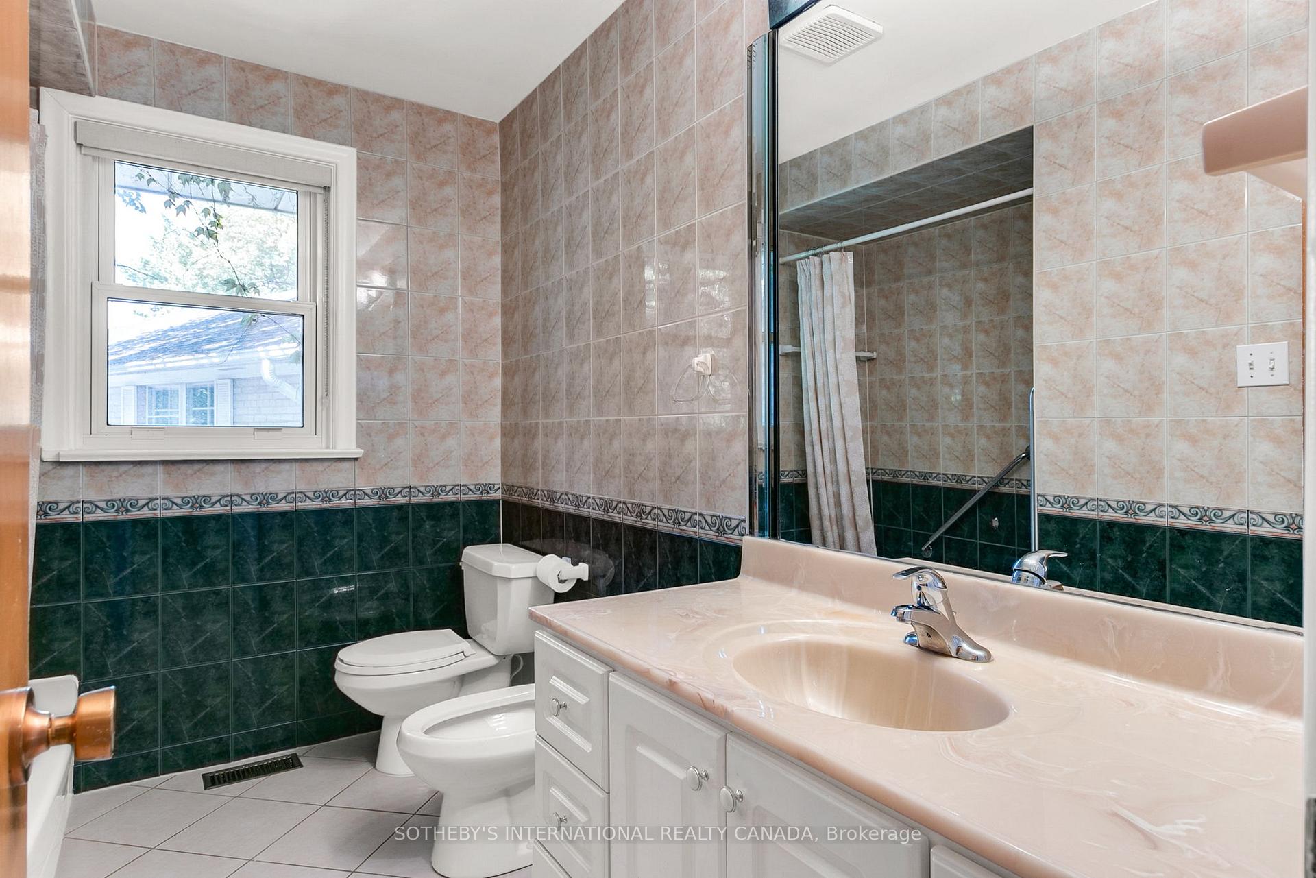 Photo 38 of 9 Queensborough Crescent, Etobicoke, Willowridge-Martingrove-Richview — HOMEH