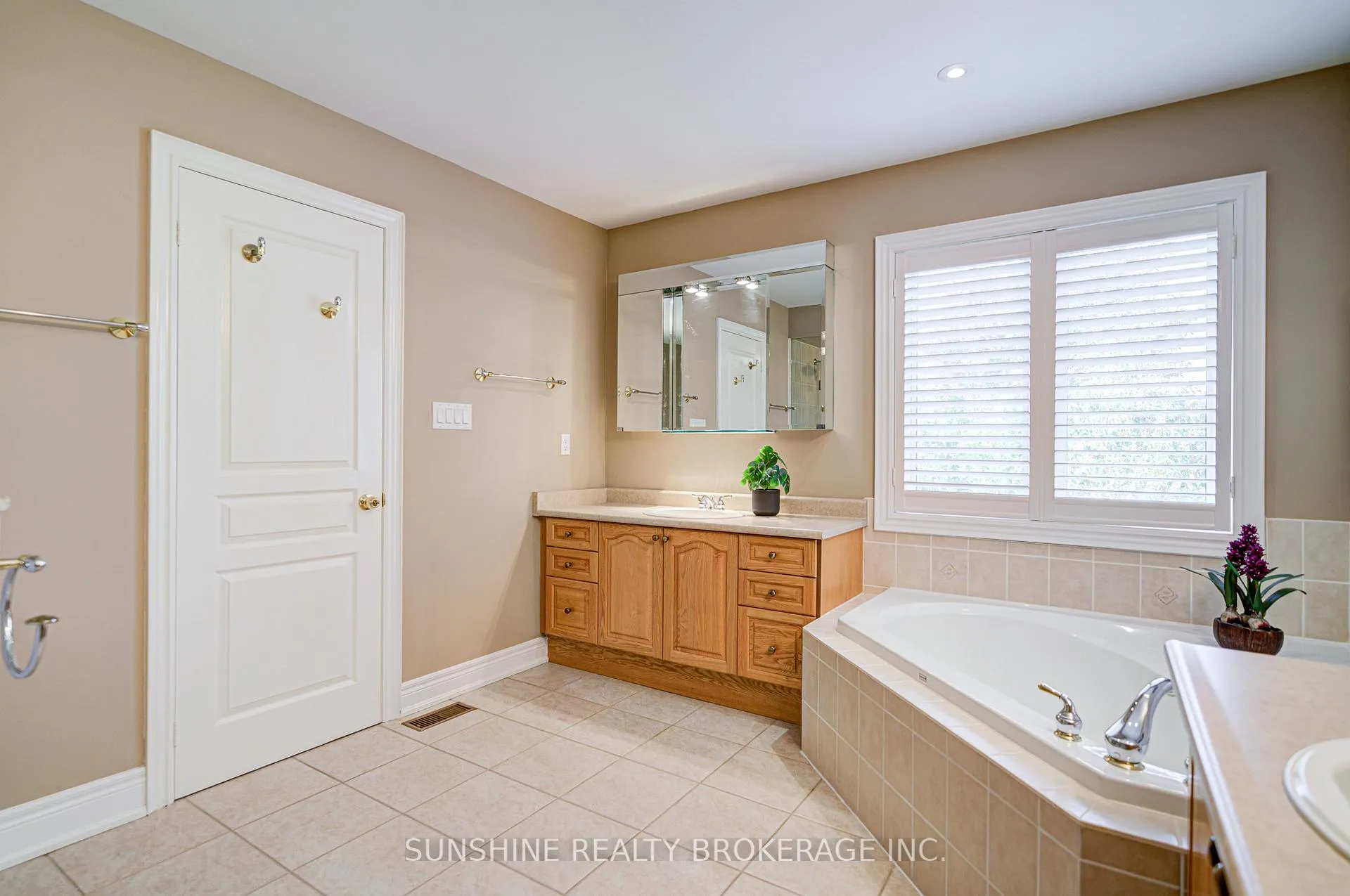 Photo 408 of 19 Aspen Leaf Court, Aurora, Hills of St Andrew — HOMEH