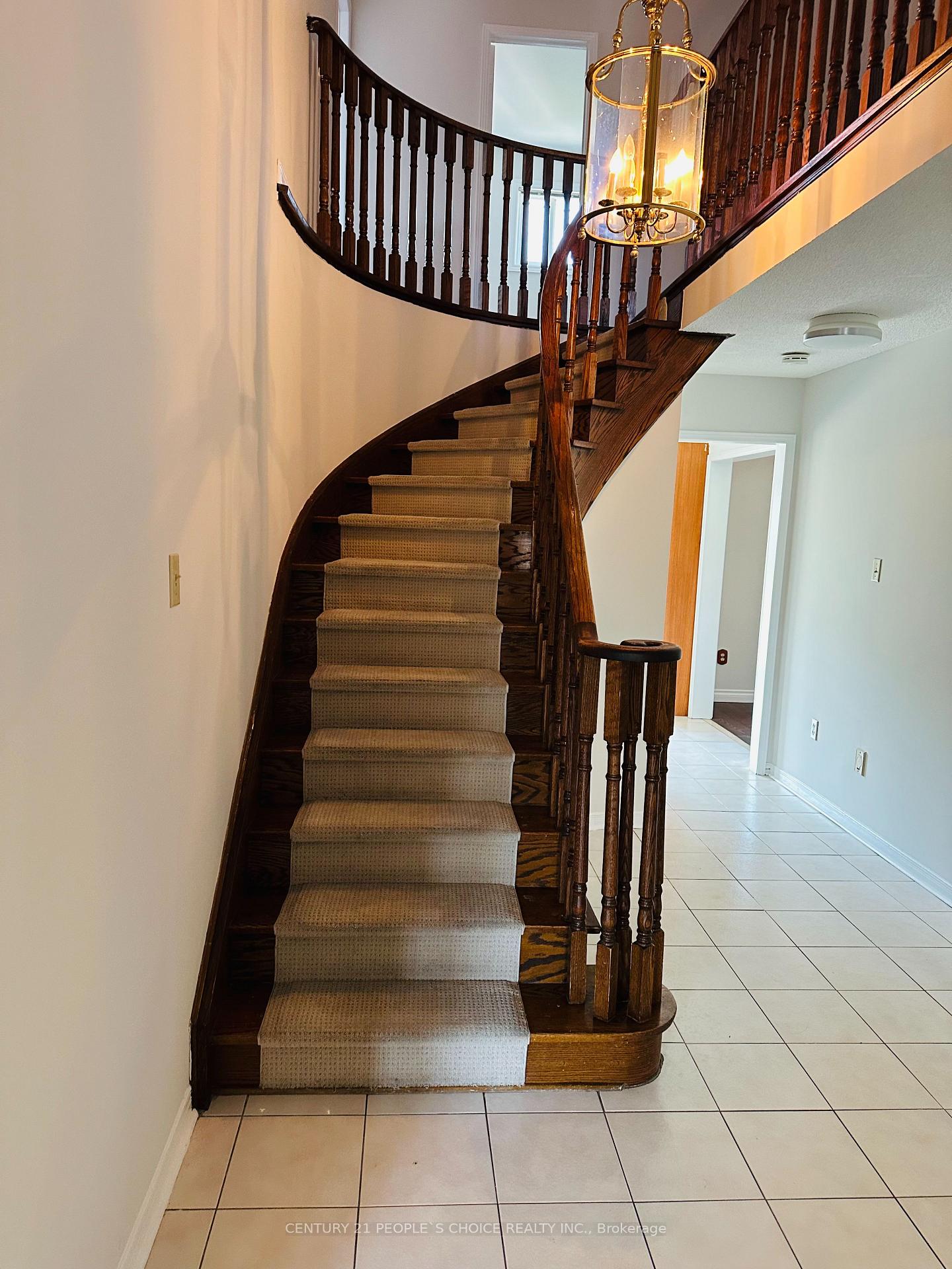 Photo 5 of 6 Bankview Circle, Etobicoke, West Humber-Clairville — HOMEH