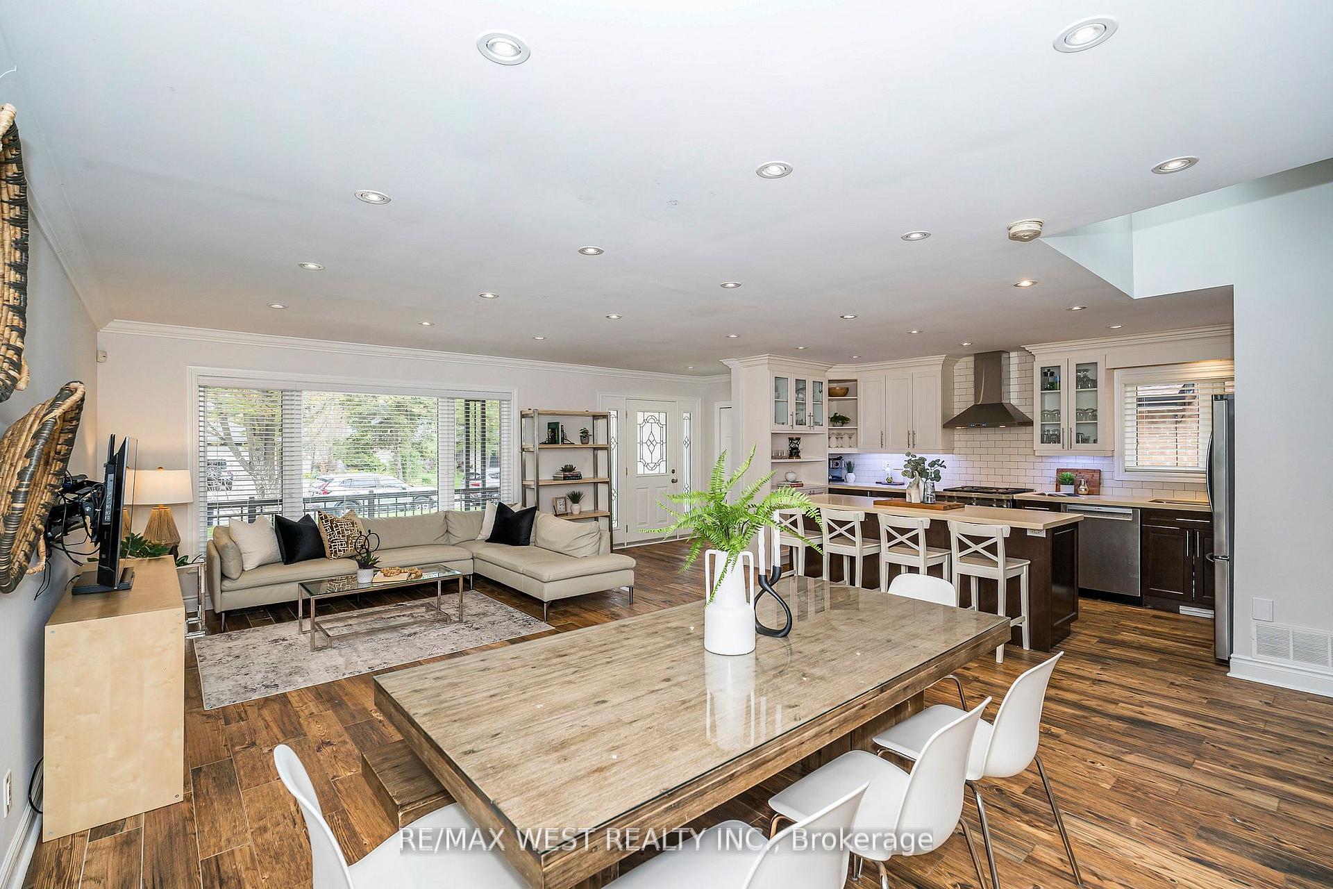 Photo 7 of 17 Forest Path Court, Etobicoke, Thistletown-Beaumonde Heights — HOMEH