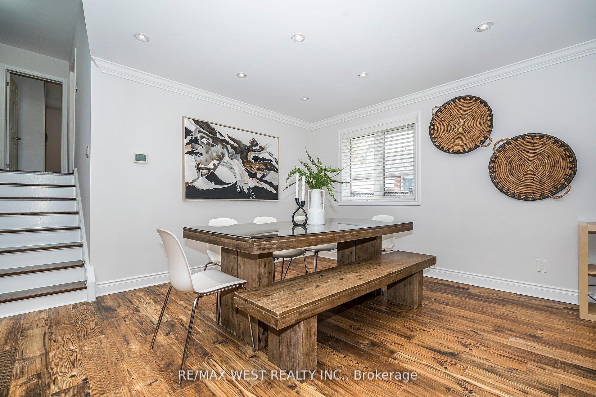 Photo 11 of 17 Forest Path Court, Etobicoke, Thistletown-Beaumonde Heights — HOMEH