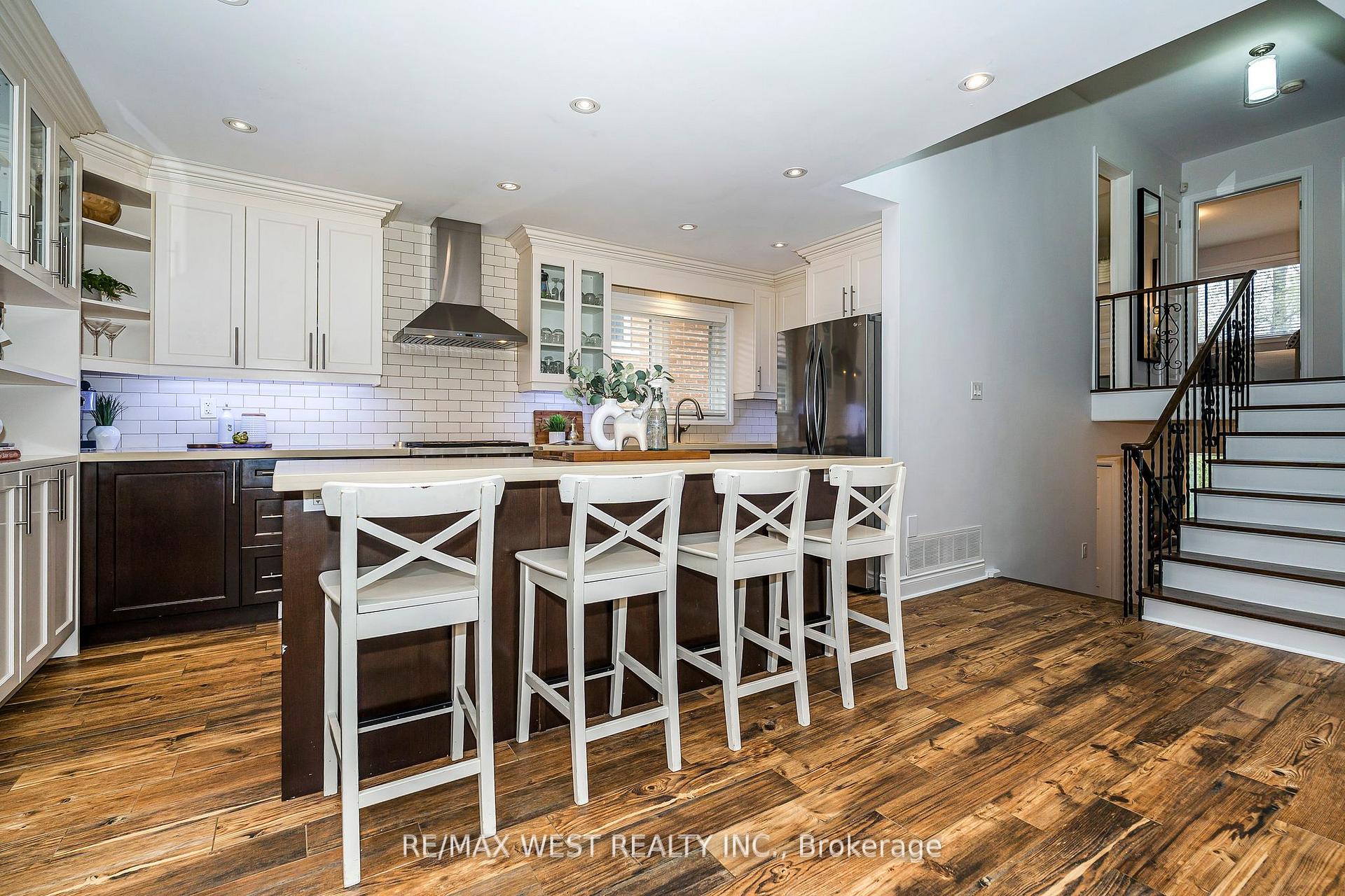 Photo 12 of 17 Forest Path Court, Etobicoke, Thistletown-Beaumonde Heights — HOMEH