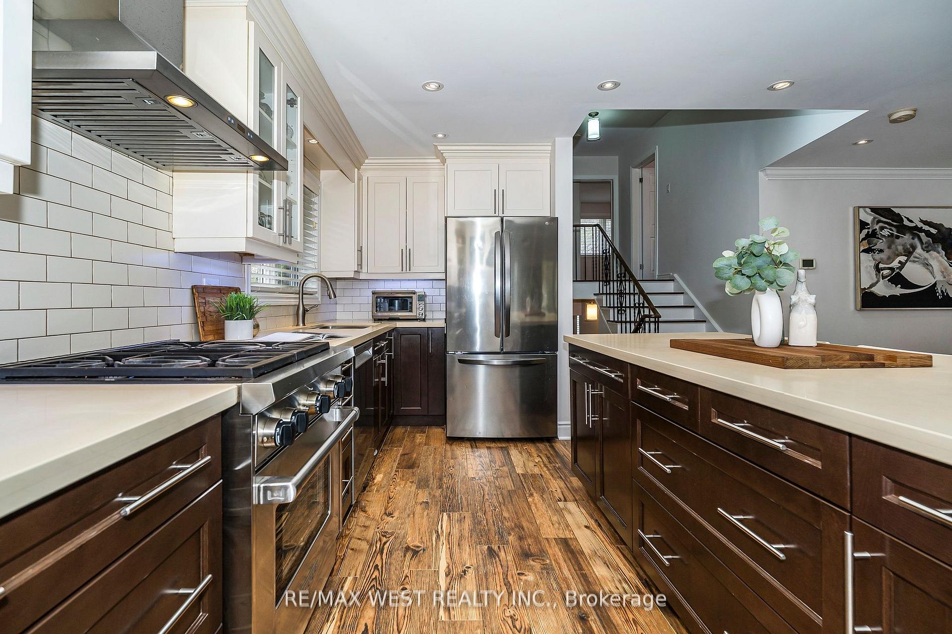 Photo 13 of 17 Forest Path Court, Etobicoke, Thistletown-Beaumonde Heights — HOMEH