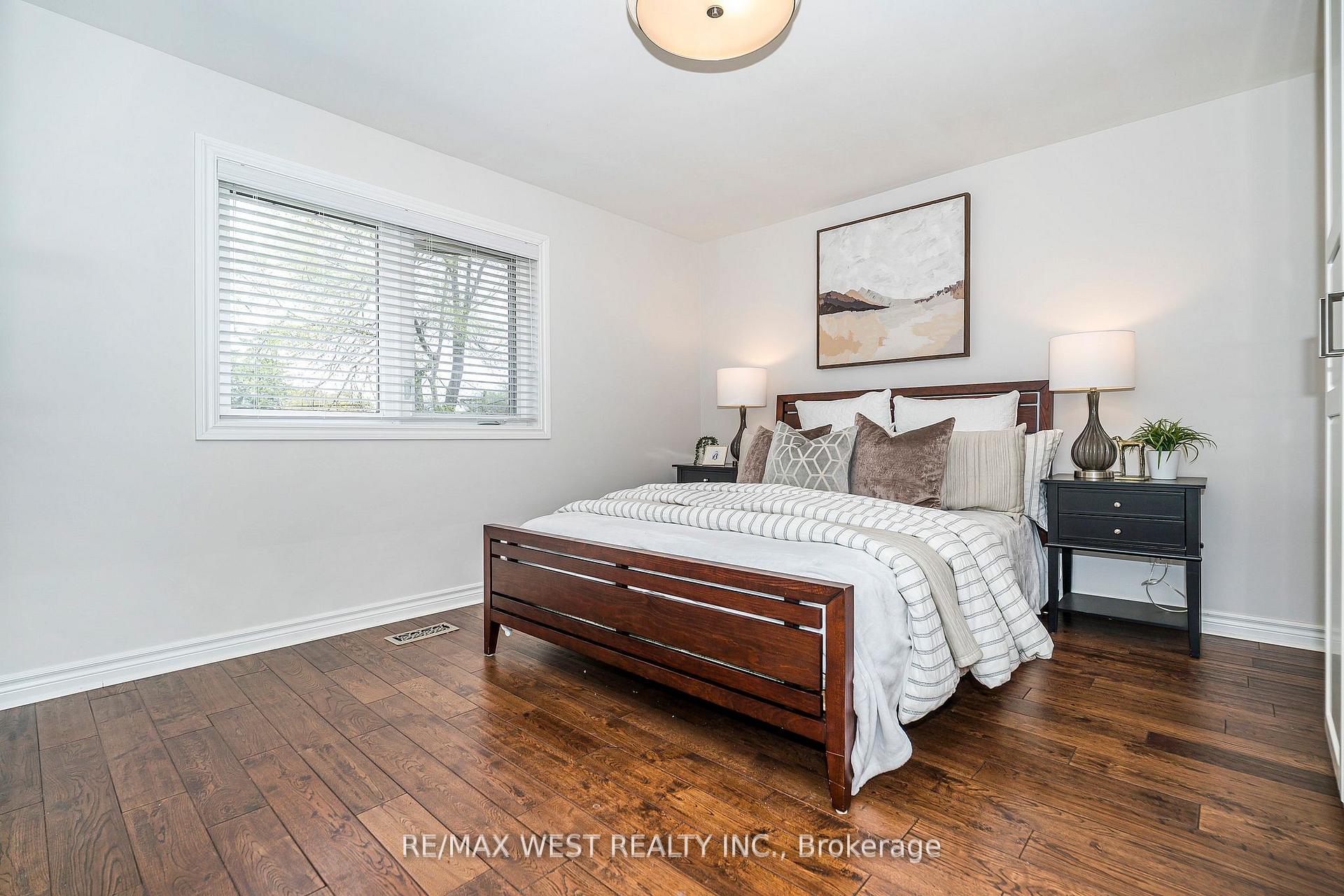 Photo 16 of 17 Forest Path Court, Etobicoke, Thistletown-Beaumonde Heights — HOMEH