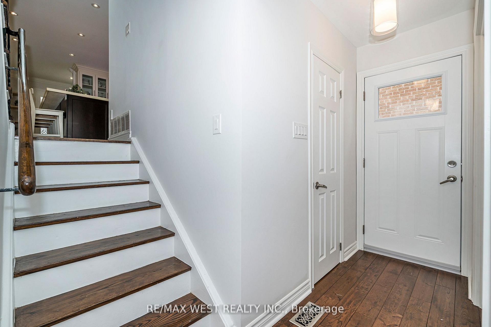 Photo 24 of 17 Forest Path Court, Etobicoke, Thistletown-Beaumonde Heights — HOMEH