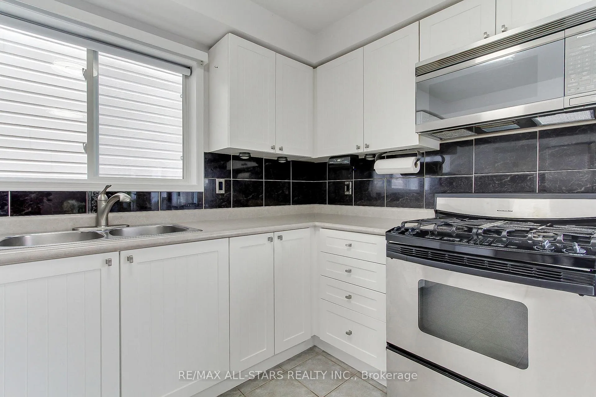 Photo 325 of 85 Handley Crescent, Ajax, South East — HOMEH