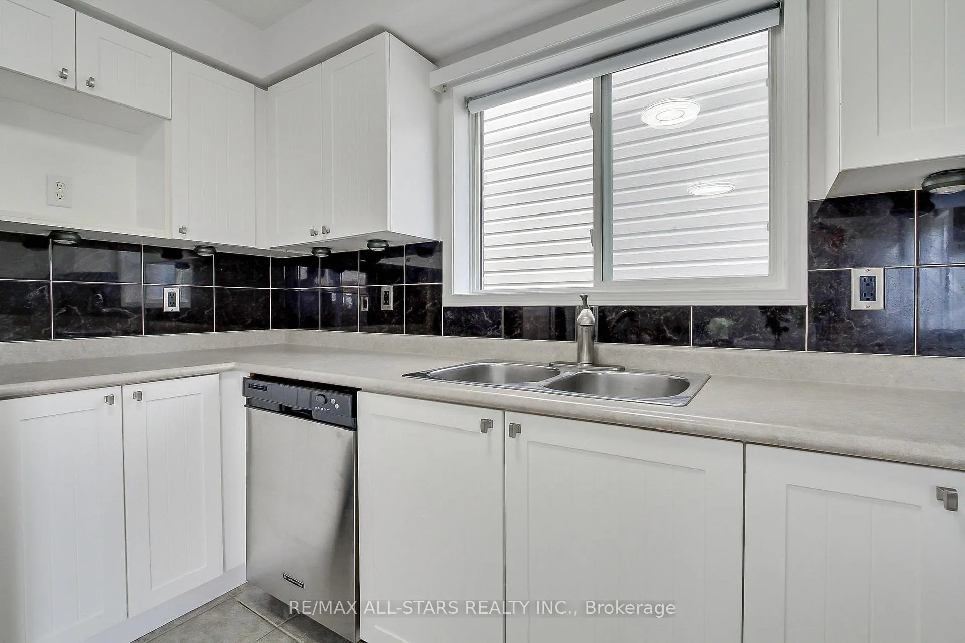 Photo 347 of 85 Handley Crescent, Ajax, South East — HOMEH