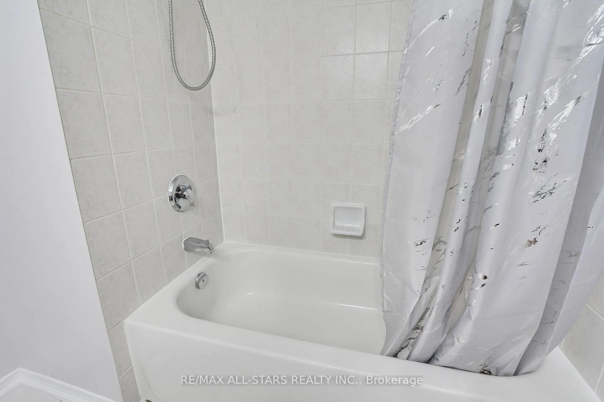 Photo 638 of 85 Handley Crescent, Ajax, South East — HOMEH