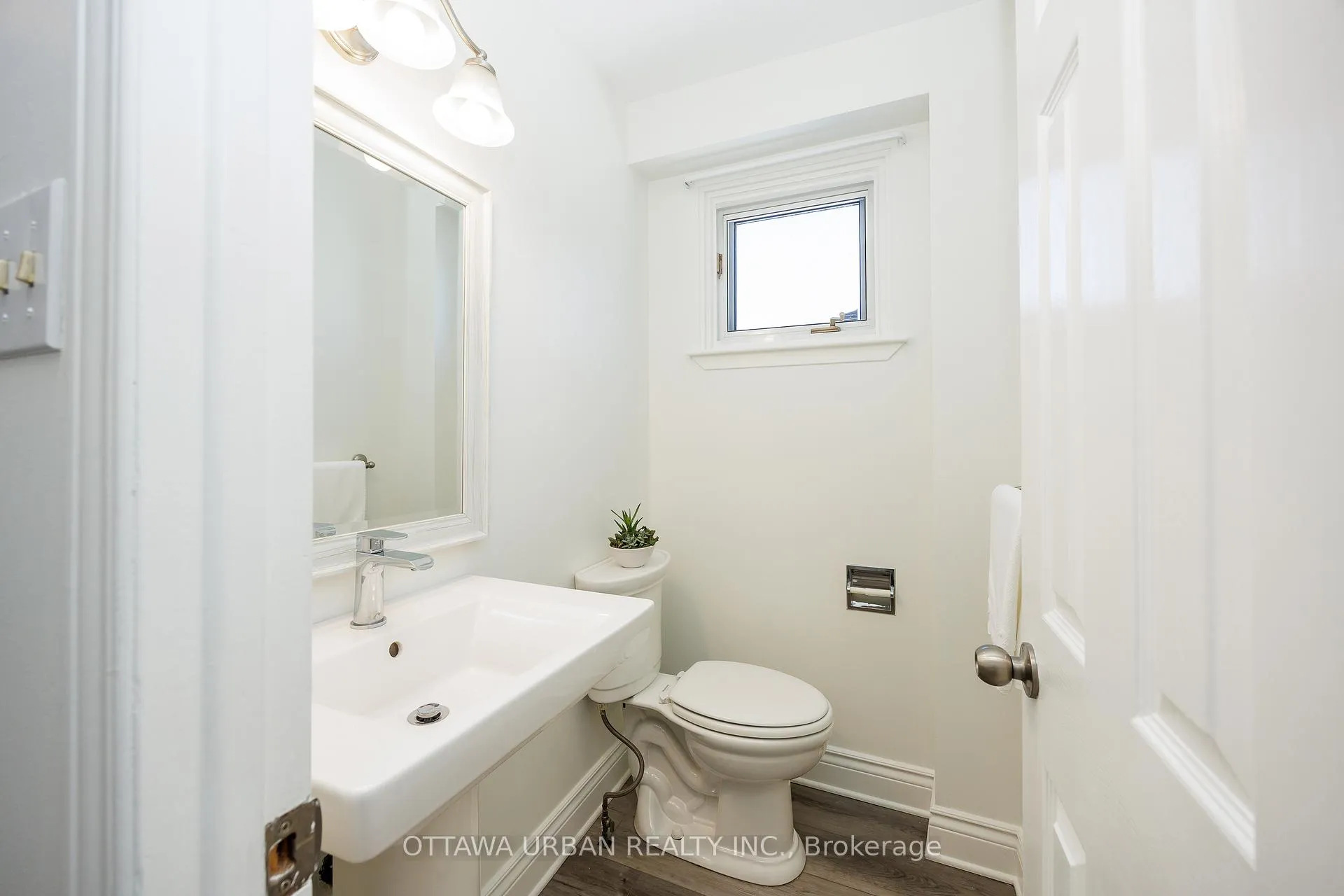Photo 276 of 17 Woodview Crescent, Ottawa, Blackburn Hamlet — HOMEH