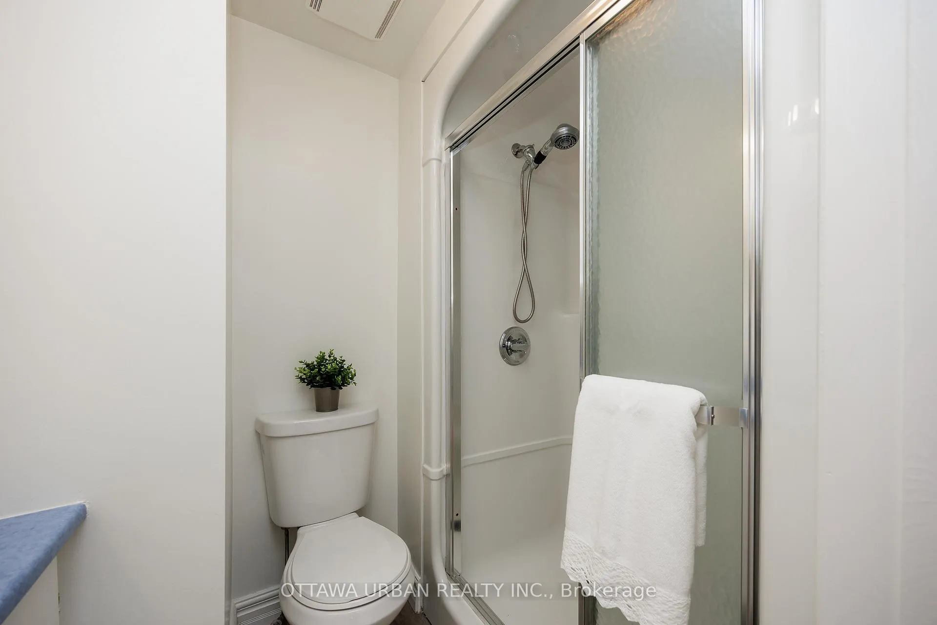 Photo 425 of 17 Woodview Crescent, Ottawa, Blackburn Hamlet — HOMEH
