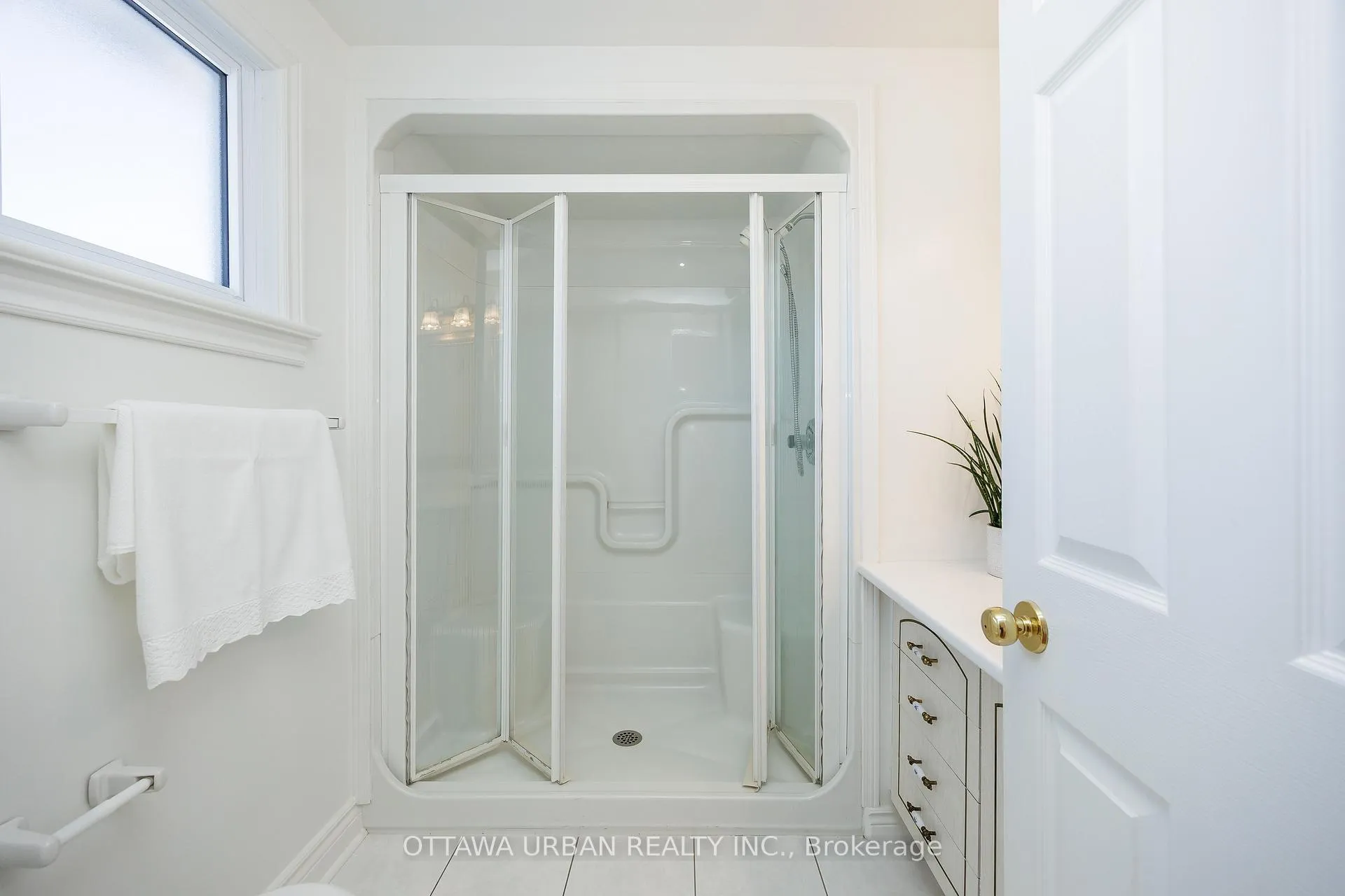 Photo 477 of 17 Woodview Crescent, Ottawa, Blackburn Hamlet — HOMEH