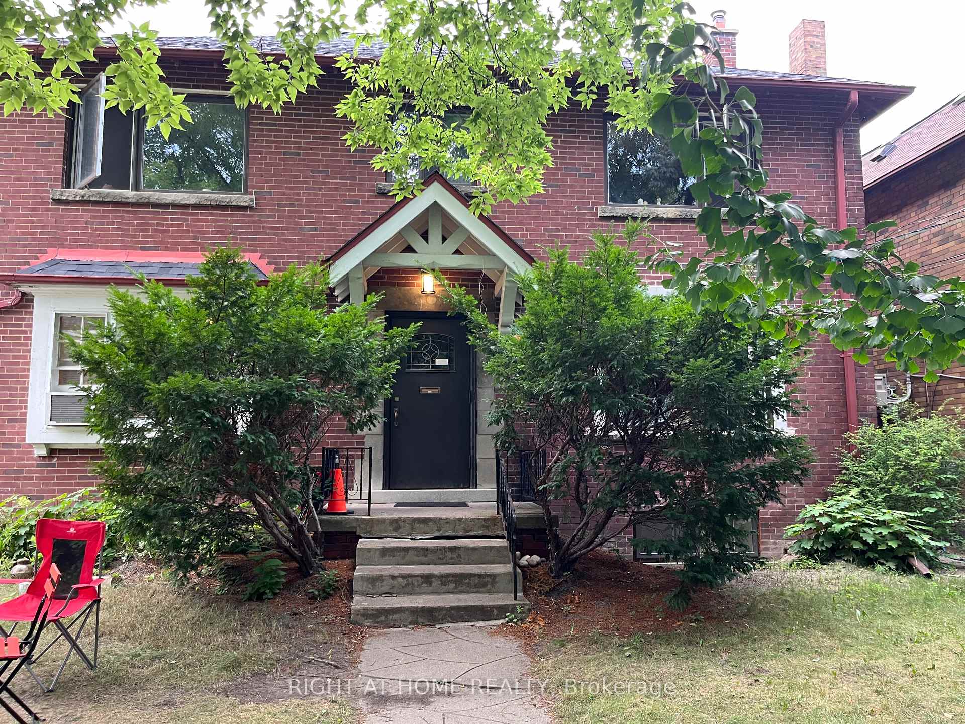 Front of 11 Rivercrest Road