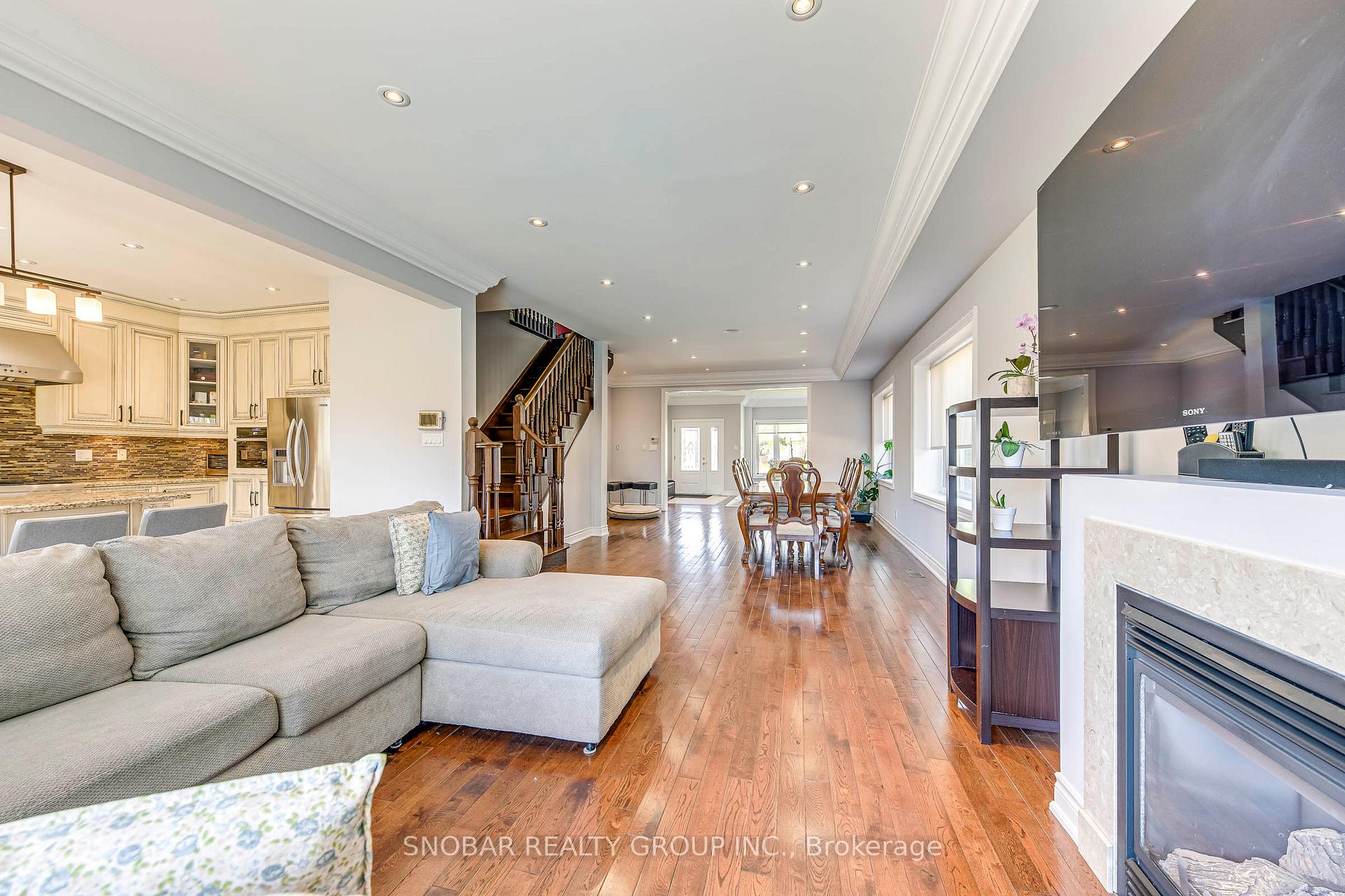 Photo 8 of 73 Westhampton Drive, Etobicoke, Kingsview Village-The Westway — HOMEH