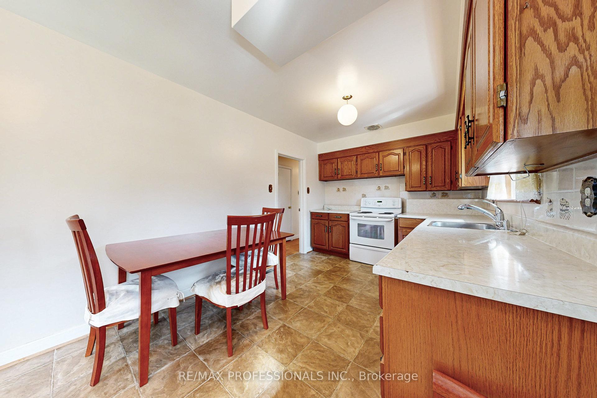 Photo 38 of 26 Crane Avenue, Etobicoke, Humber Heights — HOMEH