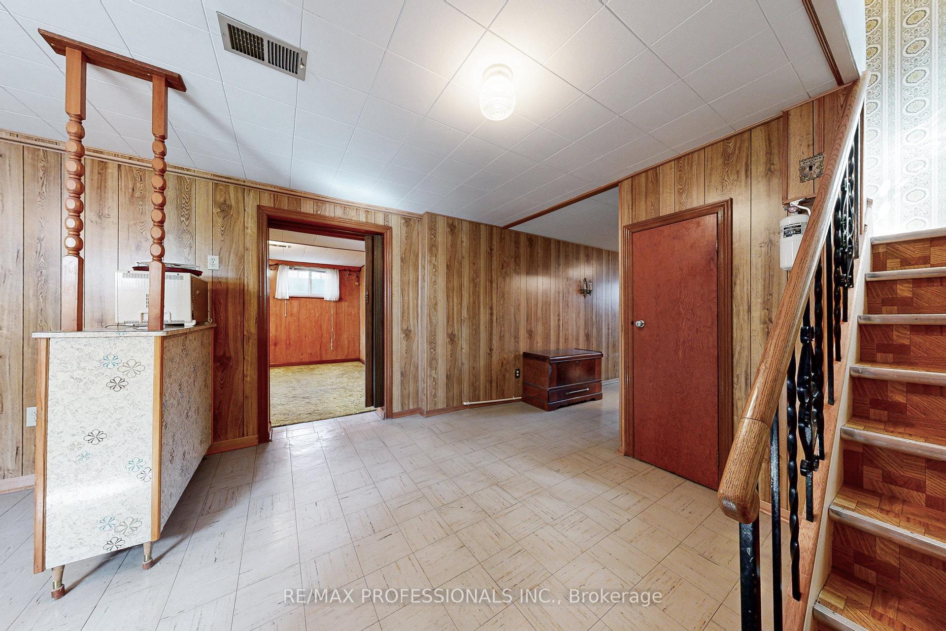 Photo 32 of 26 Crane Avenue, Etobicoke, Humber Heights — HOMEH