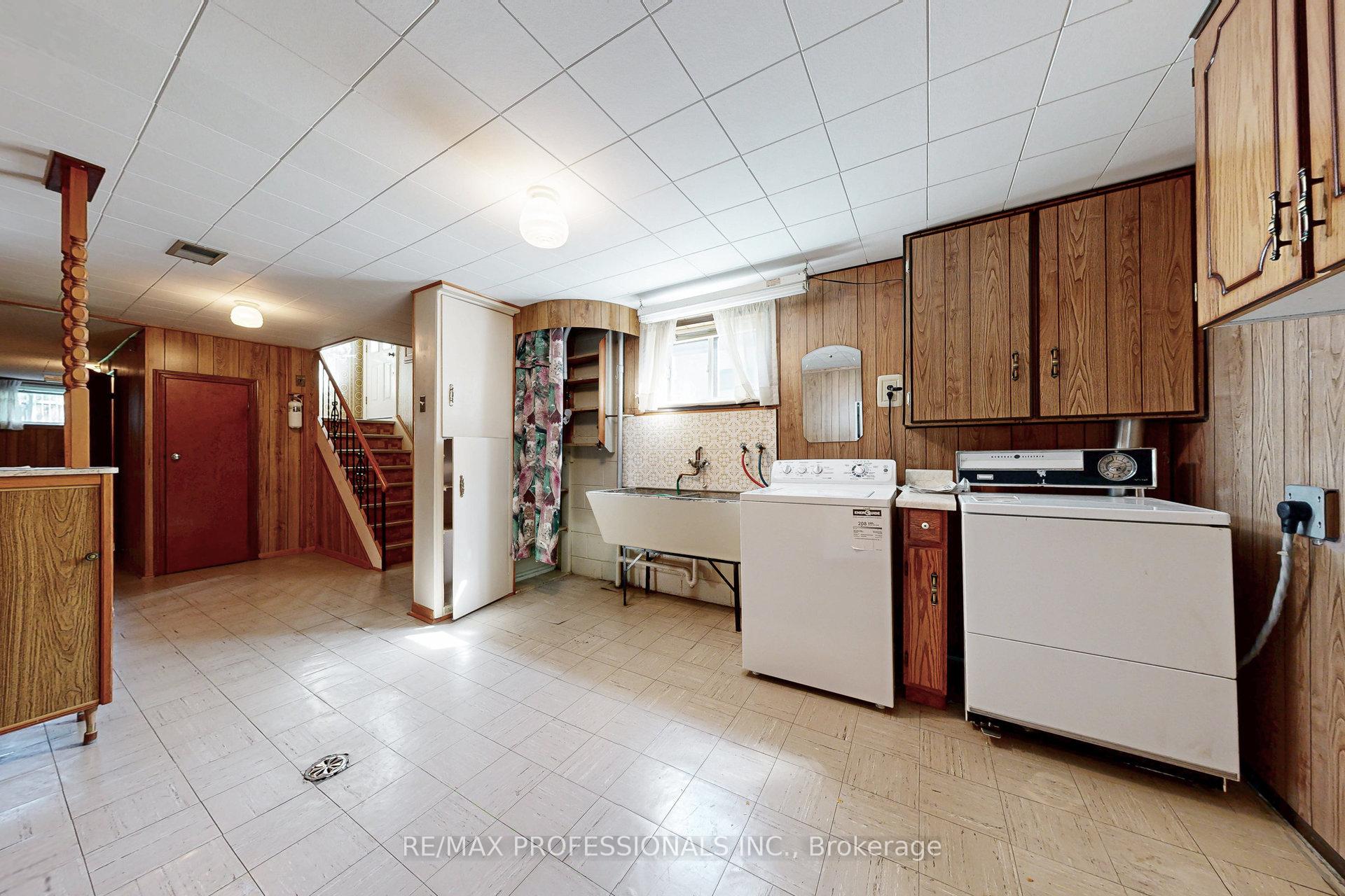 Photo 23 of 26 Crane Avenue, Etobicoke, Humber Heights — HOMEH