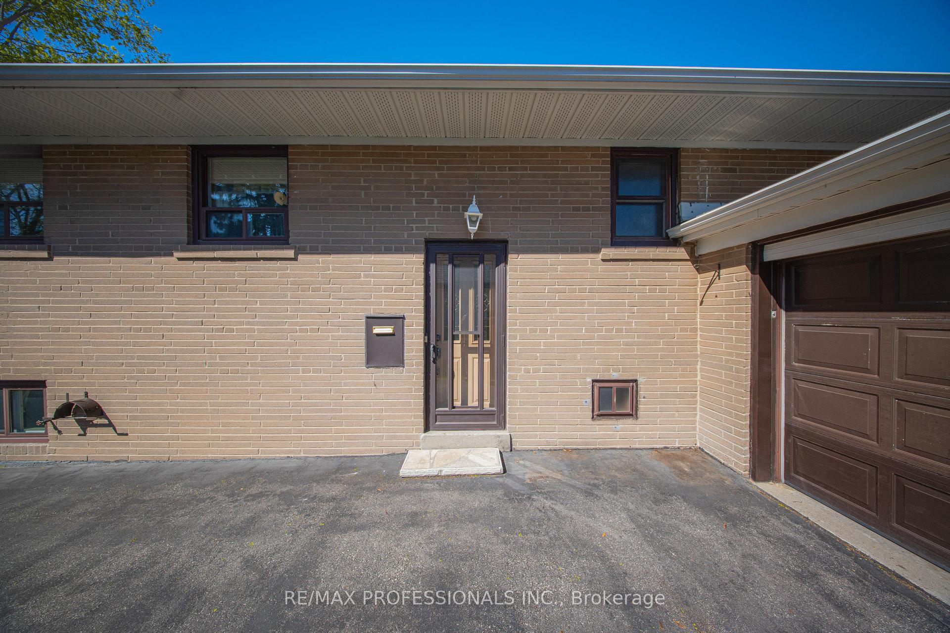 Photo 42 of 26 Crane Avenue, Etobicoke, Humber Heights — HOMEH