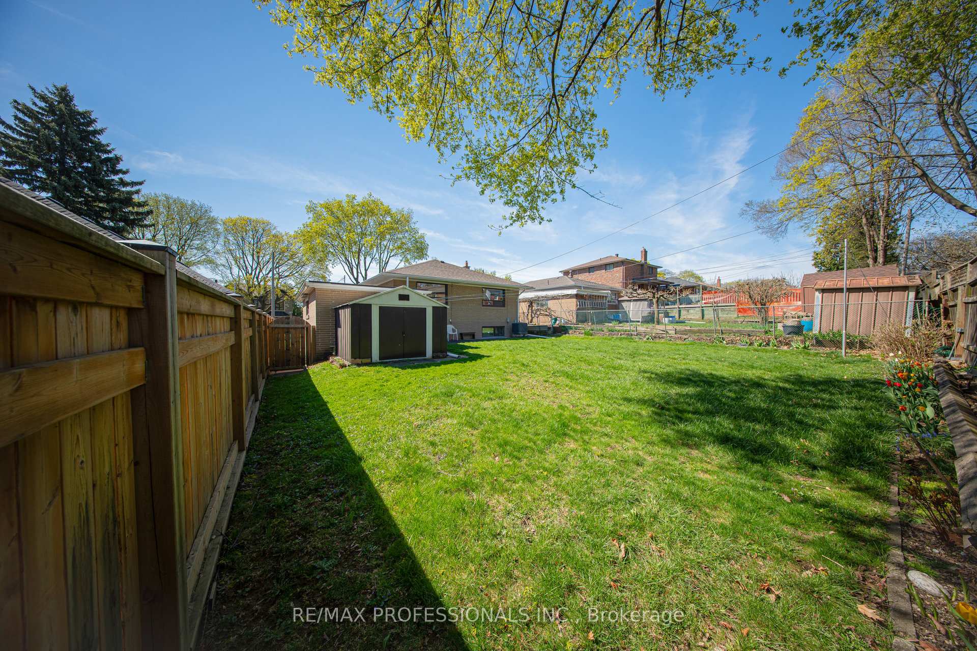Photo 31 of 26 Crane Avenue, Etobicoke, Humber Heights — HOMEH