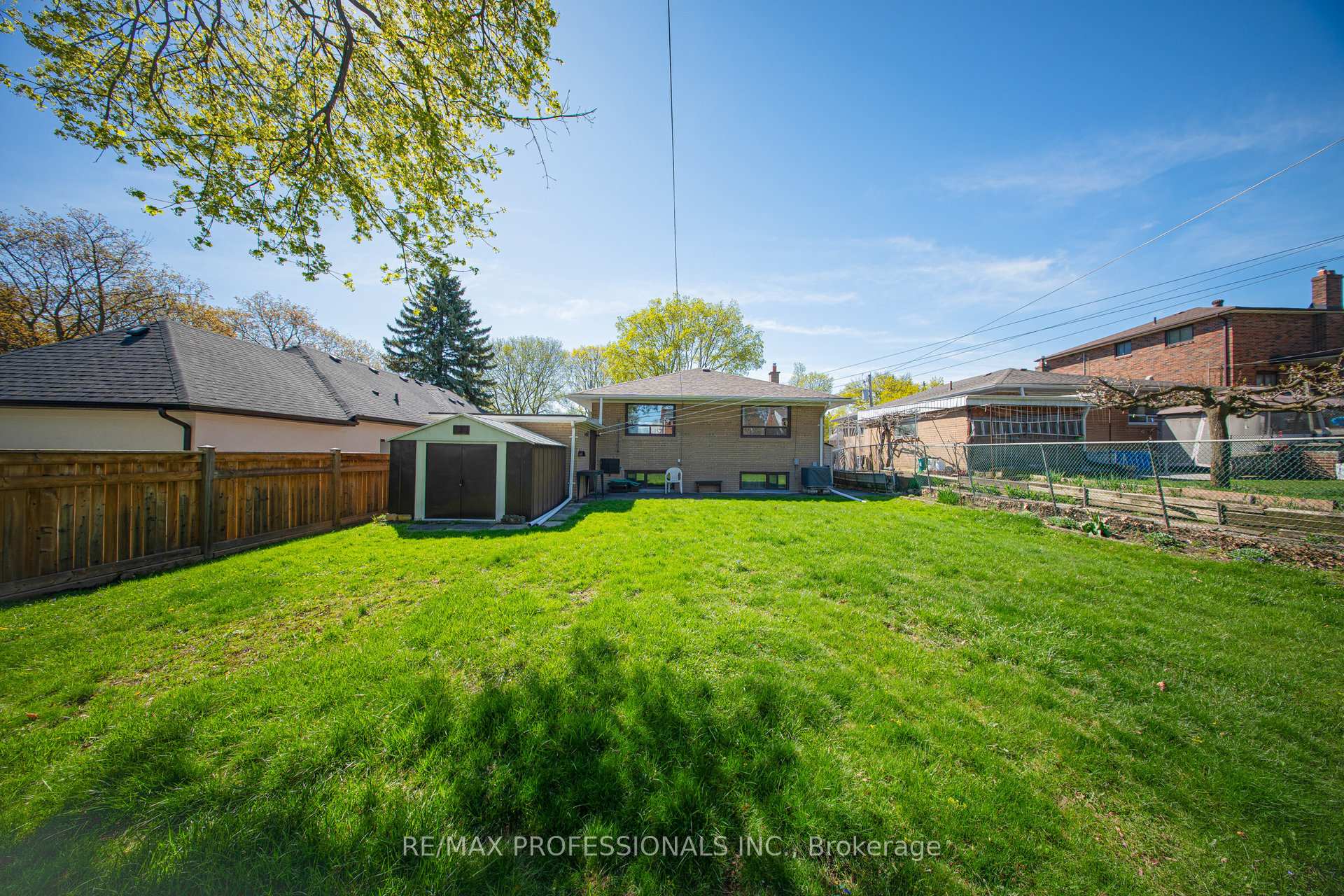 Photo 41 of 26 Crane Avenue, Etobicoke, Humber Heights — HOMEH