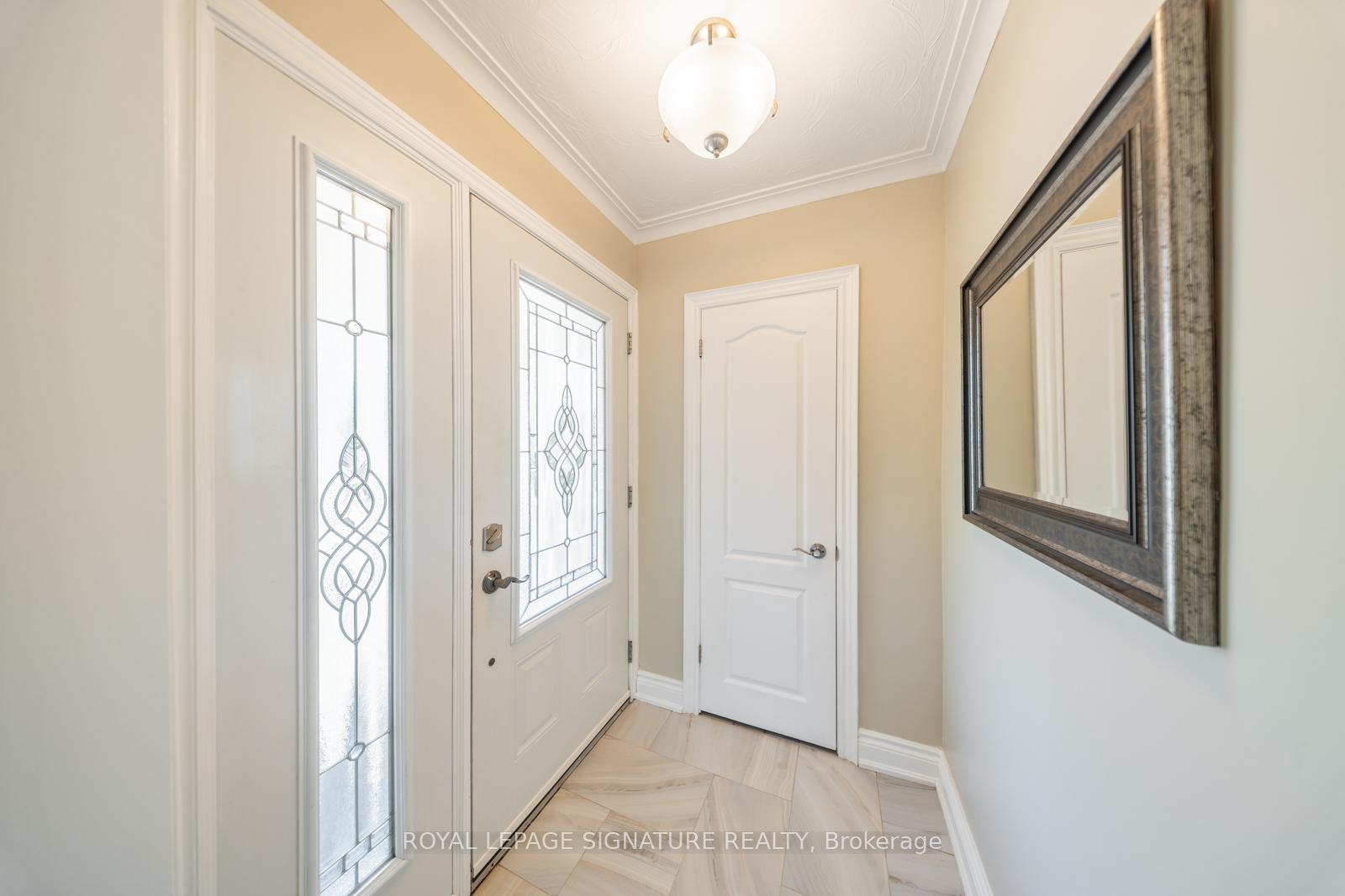 Photo 4 of 50 Dittmer Crescent, Etobicoke, West Humber-Clairville — HOMEH