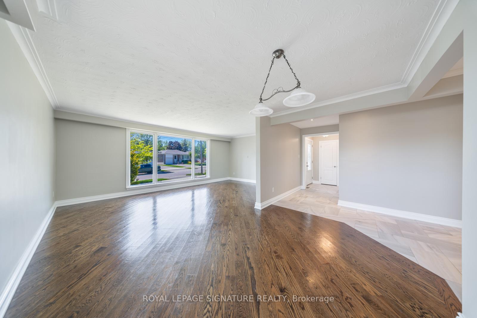 Photo 2 of 50 Dittmer Crescent, Etobicoke, West Humber-Clairville — HOMEH