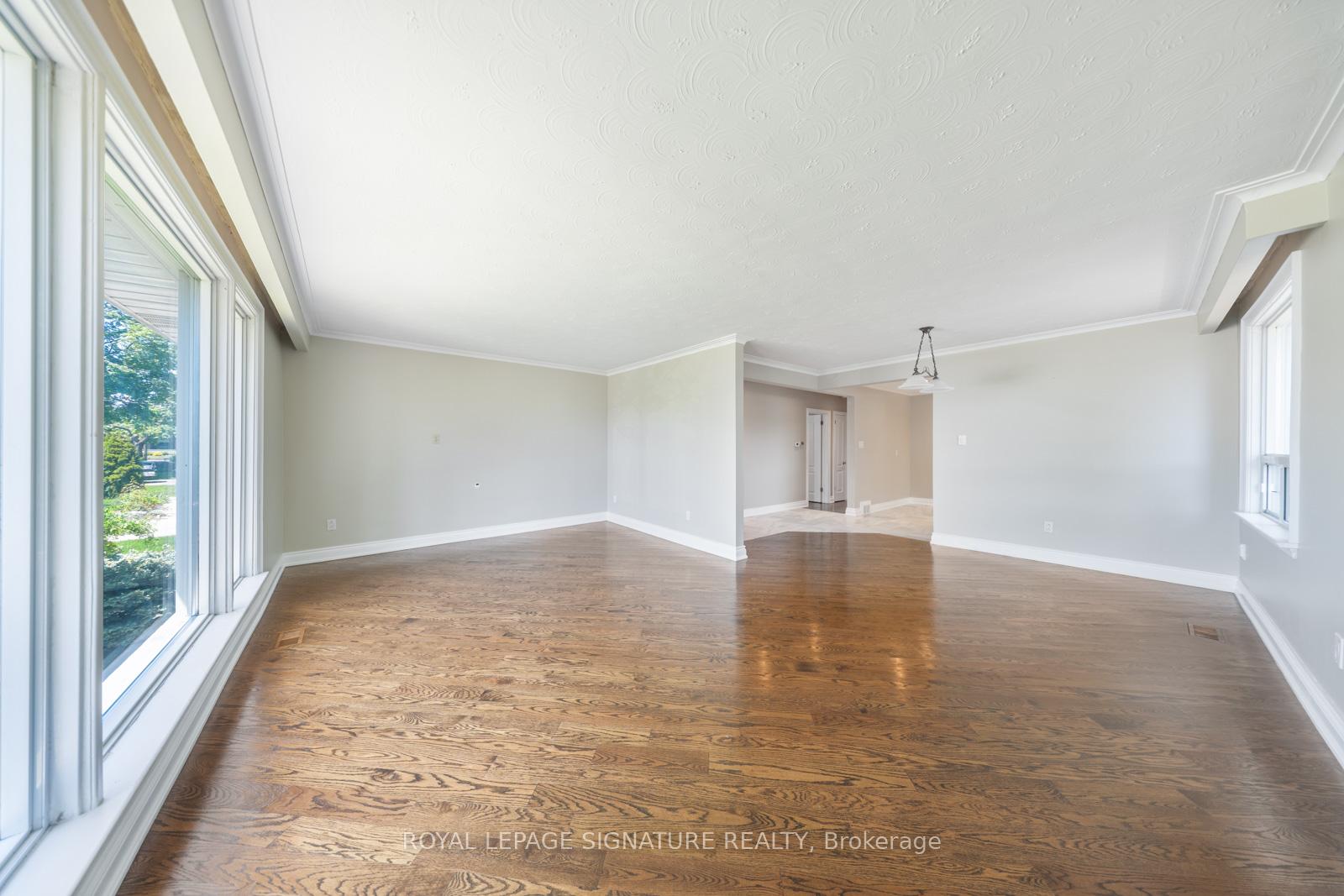 Photo 5 of 50 Dittmer Crescent, Etobicoke, West Humber-Clairville — HOMEH