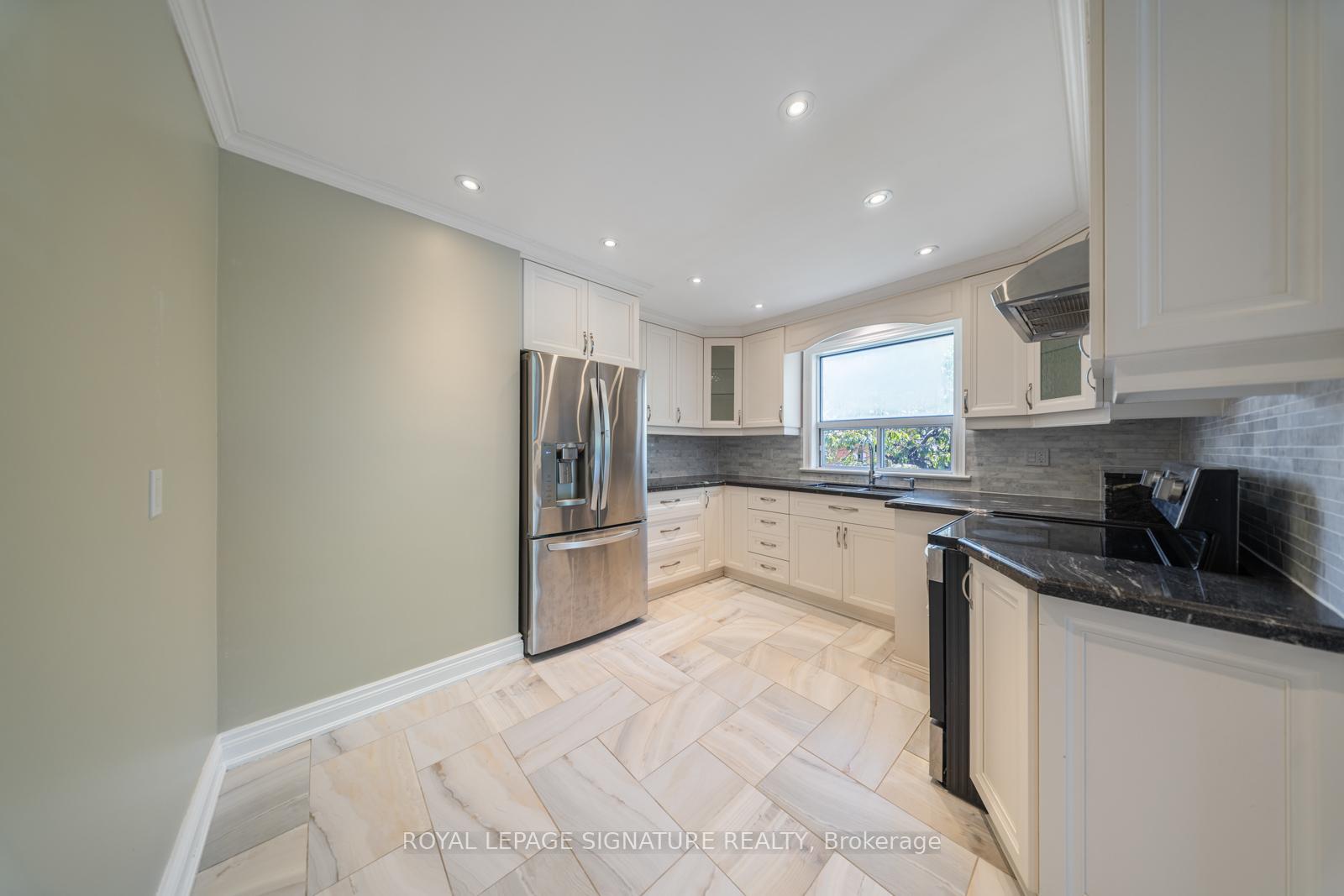 Photo 11 of 50 Dittmer Crescent, Etobicoke, West Humber-Clairville — HOMEH