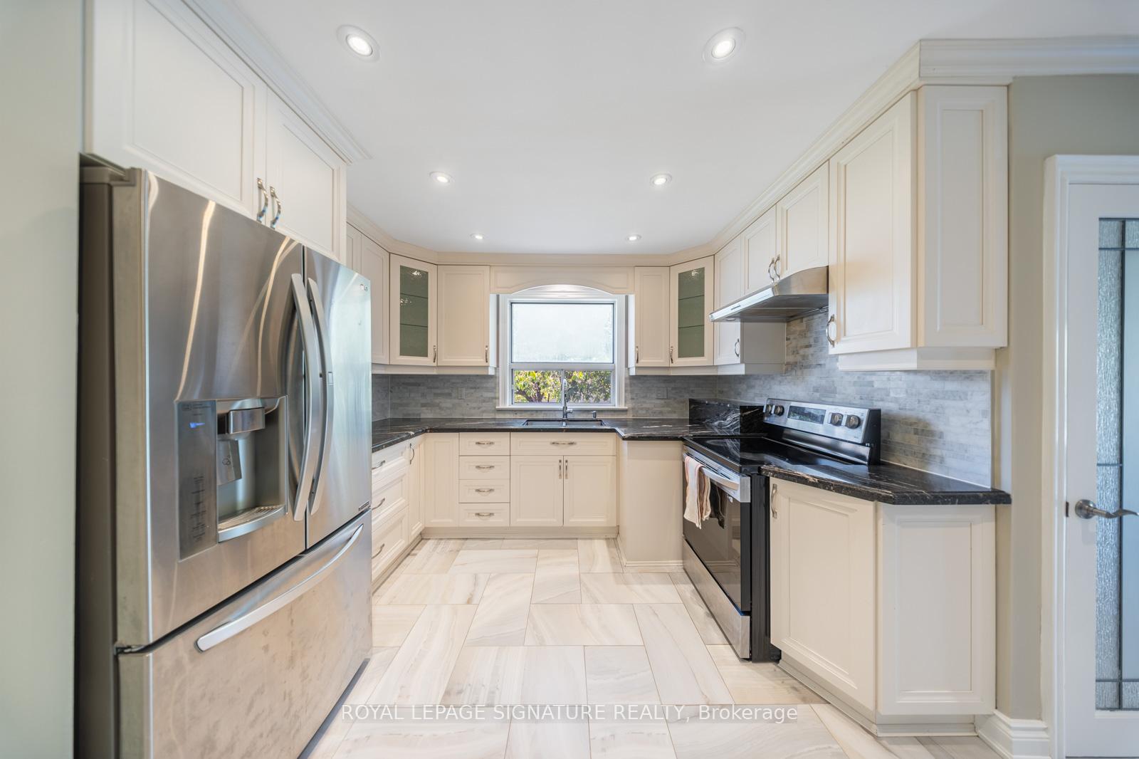 Photo 12 of 50 Dittmer Crescent, Etobicoke, West Humber-Clairville — HOMEH