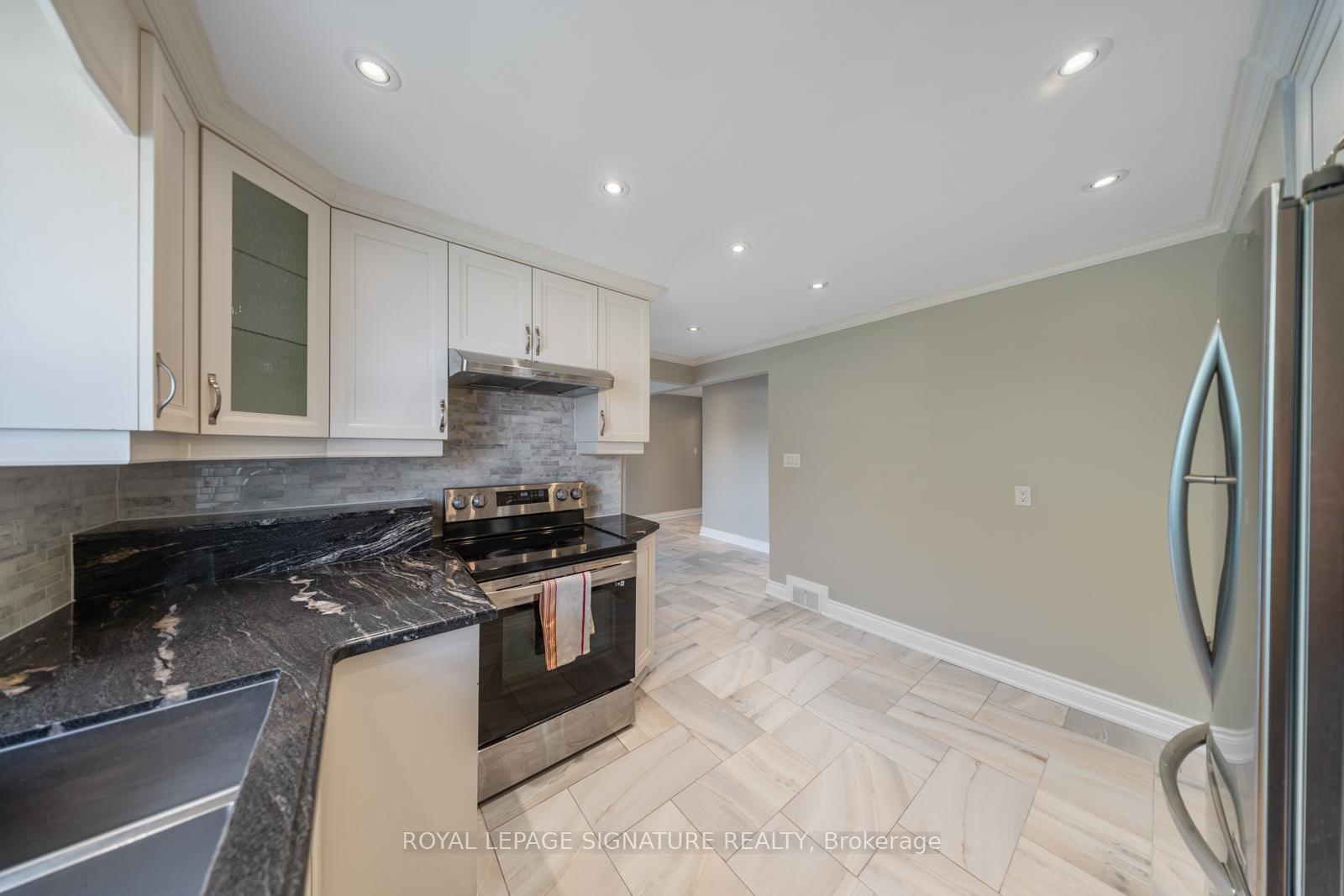Photo 20 of 50 Dittmer Crescent, Etobicoke, West Humber-Clairville — HOMEH
