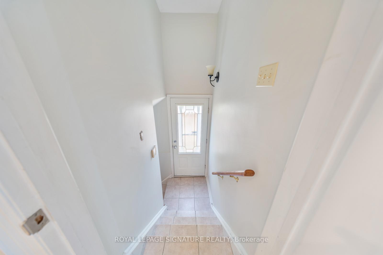 Photo 24 of 50 Dittmer Crescent, Etobicoke, West Humber-Clairville — HOMEH