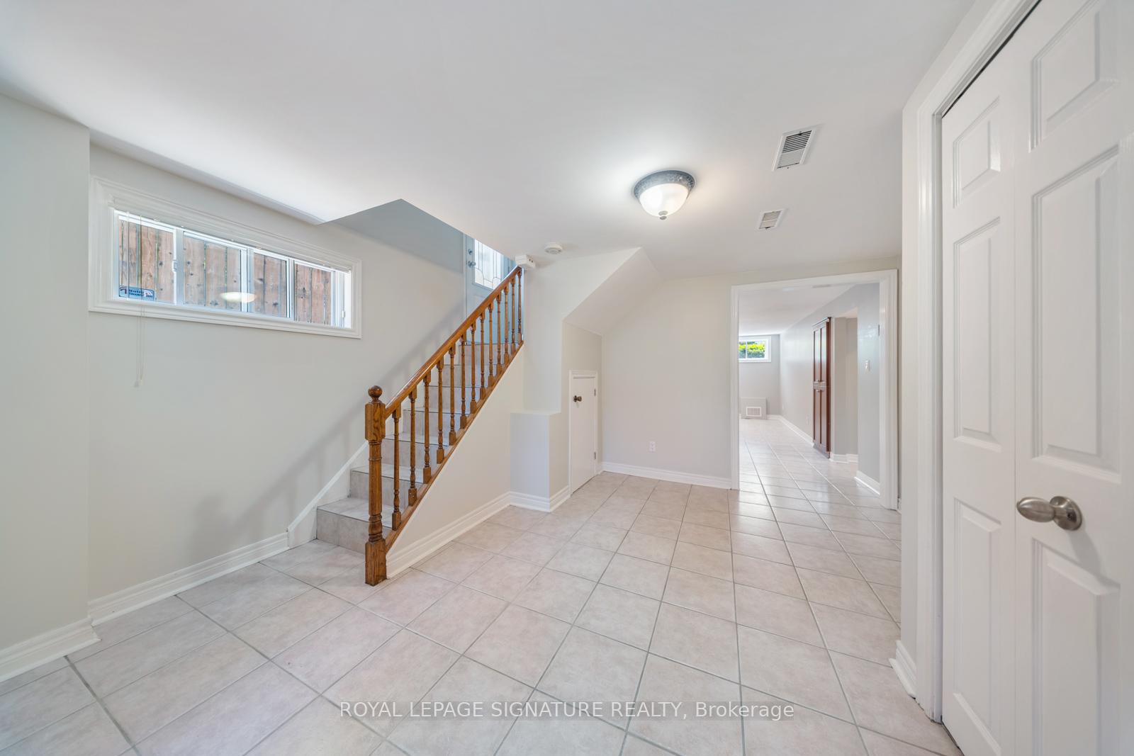 Photo 25 of 50 Dittmer Crescent, Etobicoke, West Humber-Clairville — HOMEH