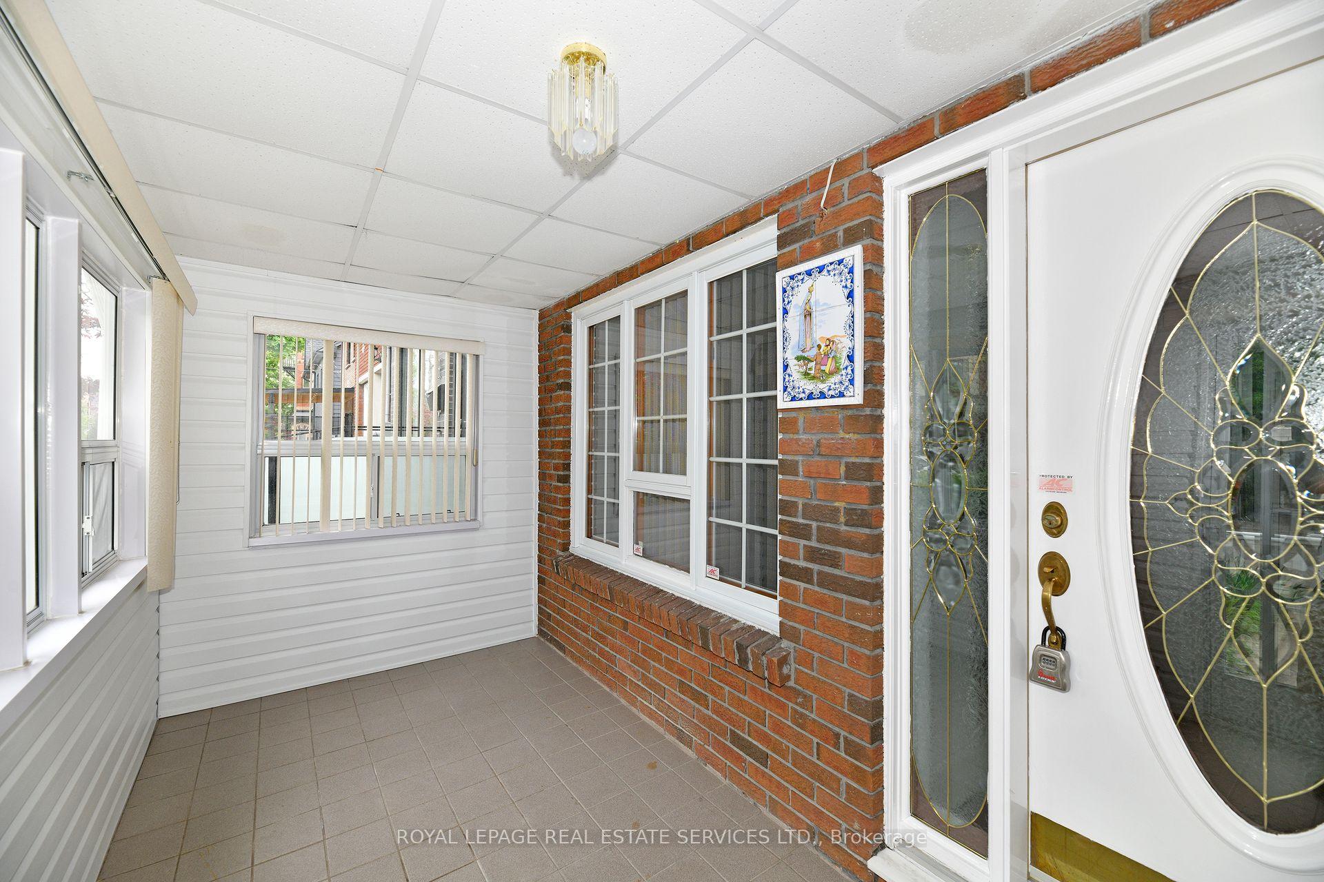 Photo 2 of 191 Argyle Street, Toronto, Little Portugal — HOMEH