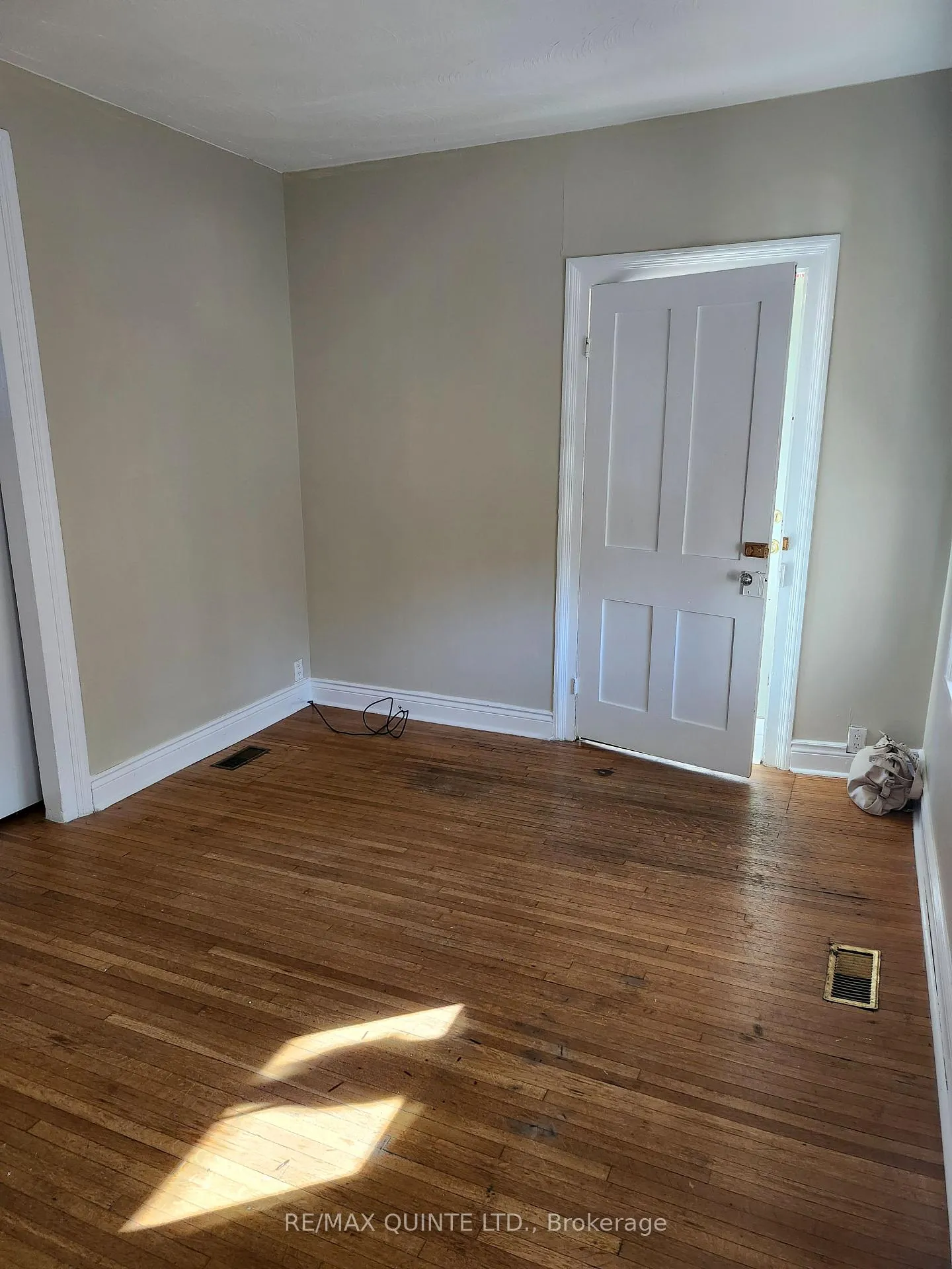 Photo 4 of 299 Foster Avenue, Belleville, Belleville Ward — HOMEH